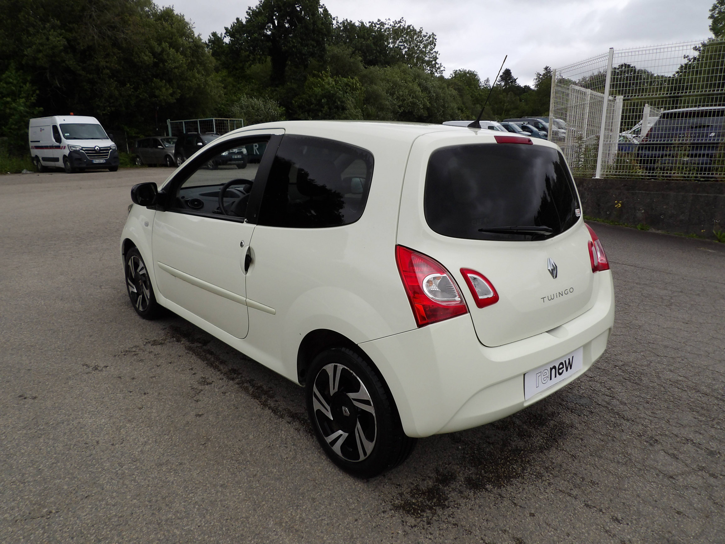 Vente en ligne Renault Twingo 2  1.2 LEV 16v 75 eco2 au prix de 7 499 €