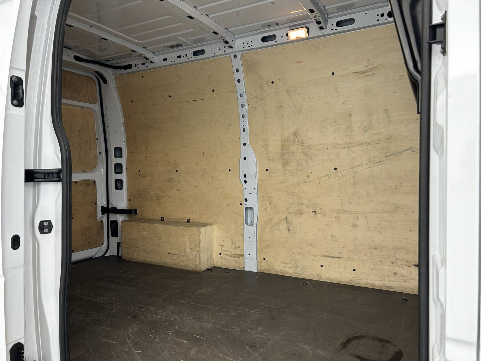 Vente en ligne Renault Master Fourgon MASTER FGN TRAC F3500 L2H2 BLUE DCI 135 au prix de 22 590 €