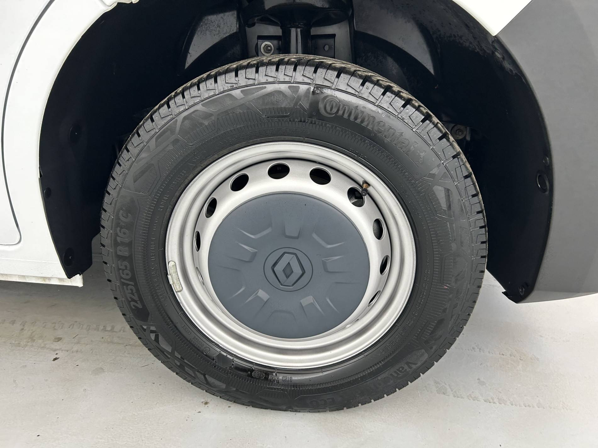 Vente en ligne Renault Master Fourgon MASTER FGN TRAC F3500 L2H2 BLUE DCI 135 au prix de 23 590 €