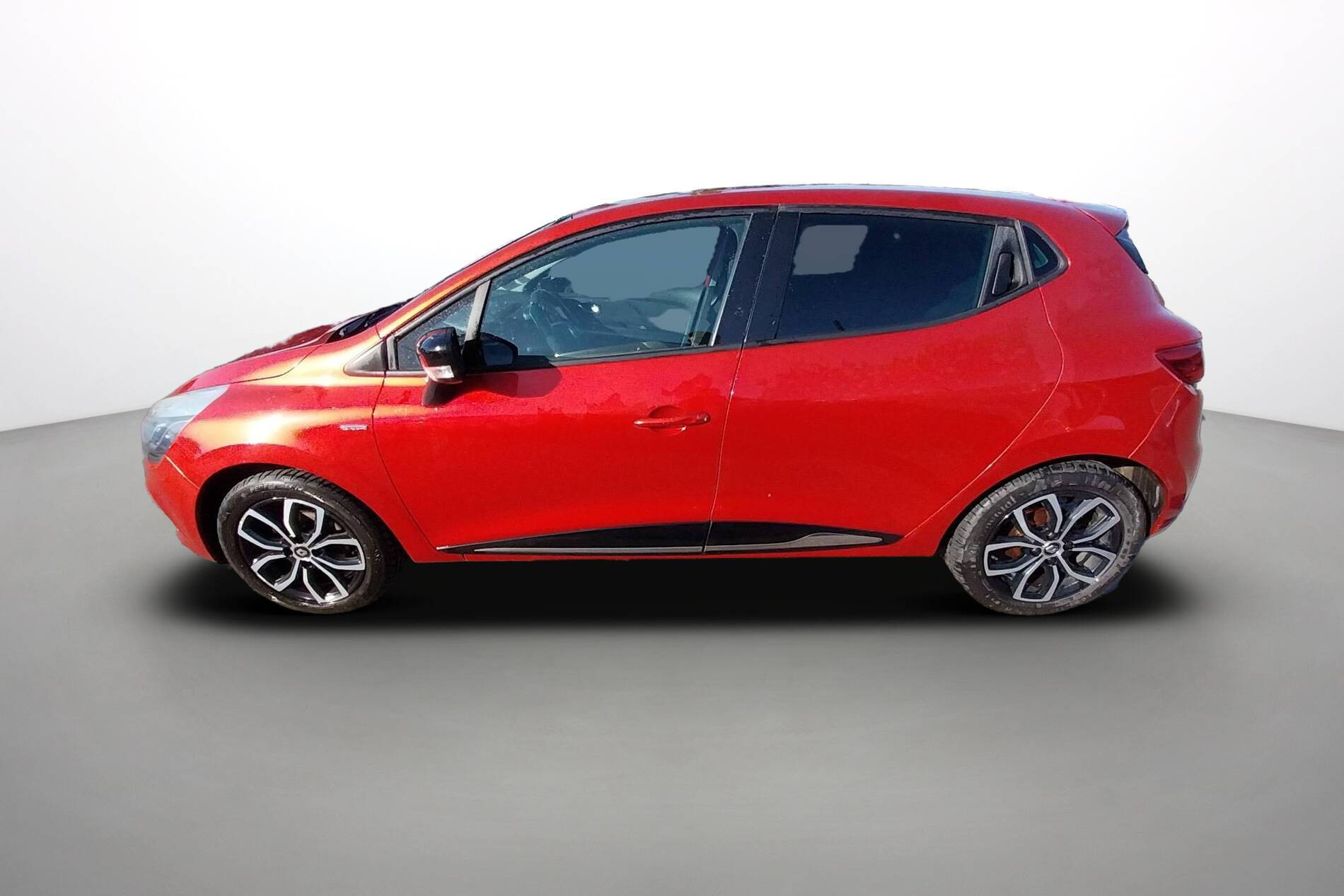 Vente en ligne Renault Clio 4 Clio 1.2 16V 75 au prix de 10 490 €