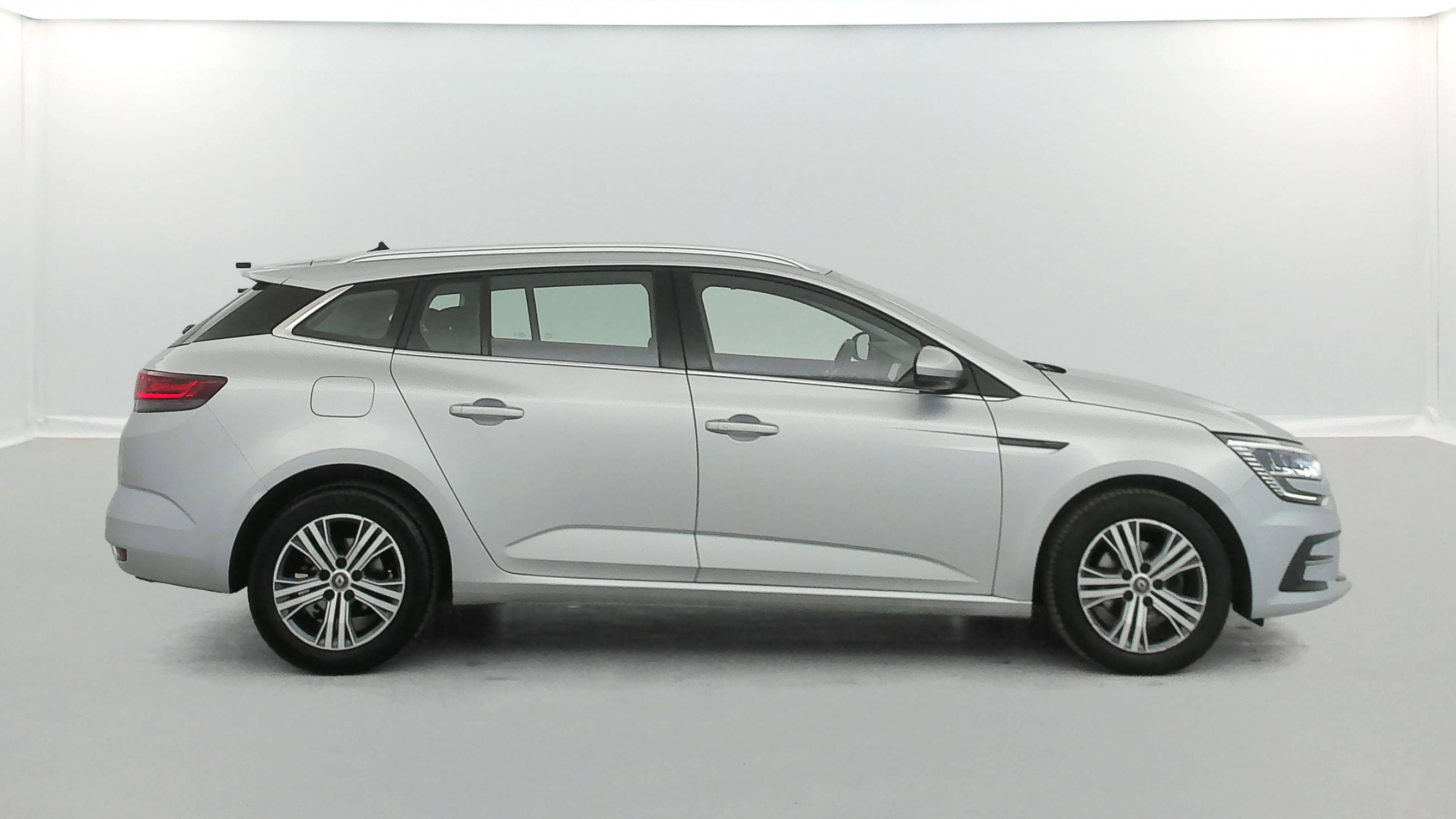 Vente en ligne Renault Megane 4 Estate  Blue dCi 115 EDC au prix de 17 990 €