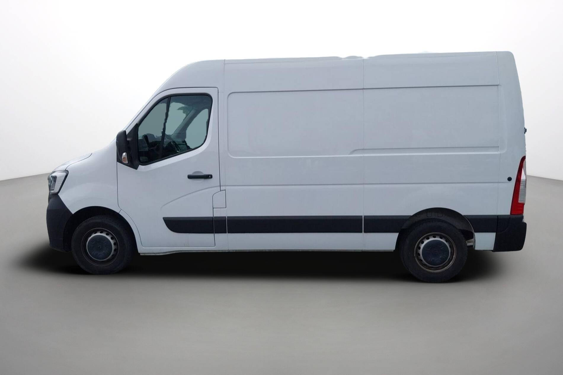 Vente en ligne Renault Master Fourgon MASTER FGN TRAC F3500 L2H2 BLUE DCI 135 au prix de 26 990 €