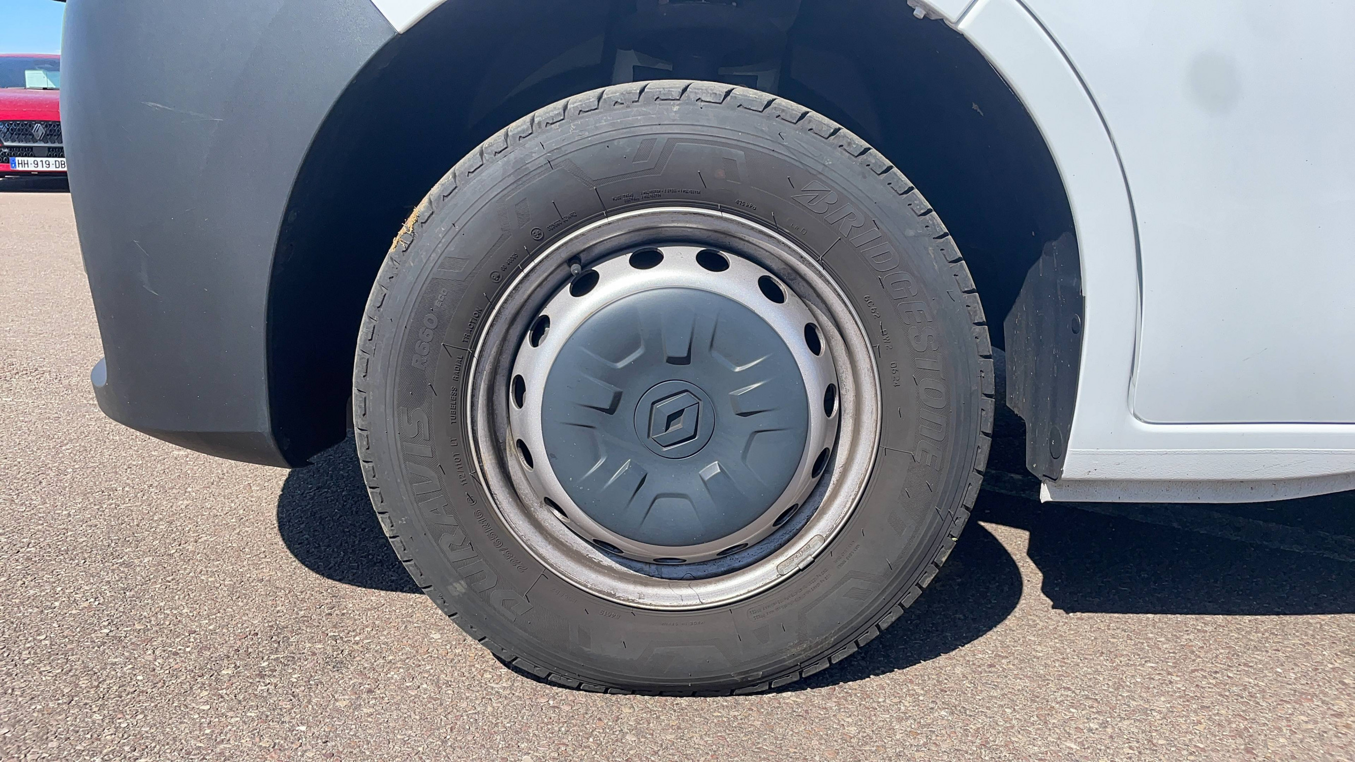 Vente en ligne Renault Master Fourgon MASTER FGN TRAC F3500 L3H3 BLUE DCI 135 au prix de 25 700 €