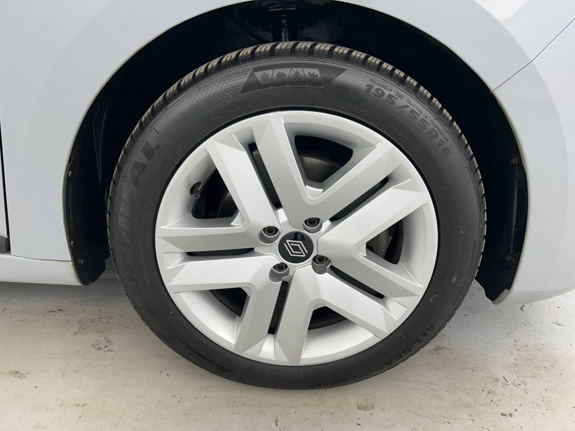 Vente en ligne Renault Clio 5 Clio dCi 100 au prix de 15 390 €