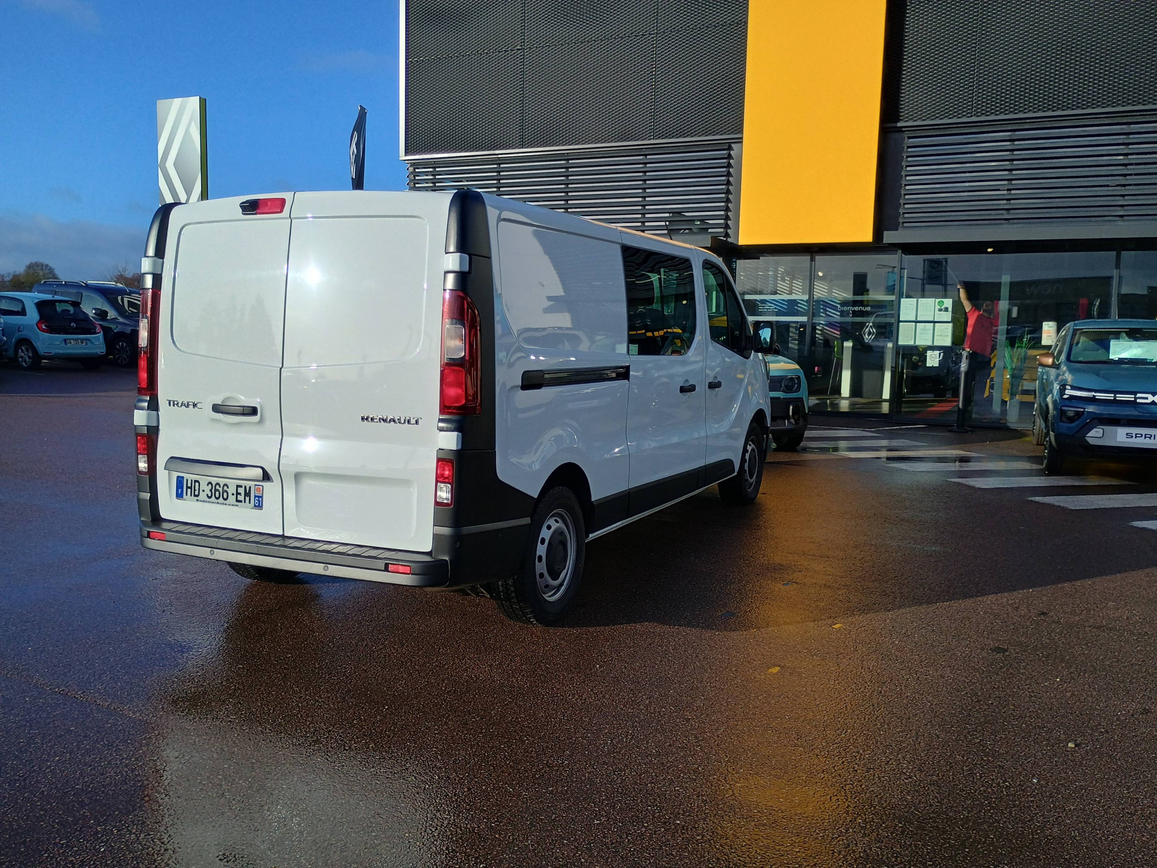 Vente en ligne Renault Trafic Cabine Approfondie TRAFIC CA L2H1 3T BLUE DCI 170 AUTO au prix de 37 991 €