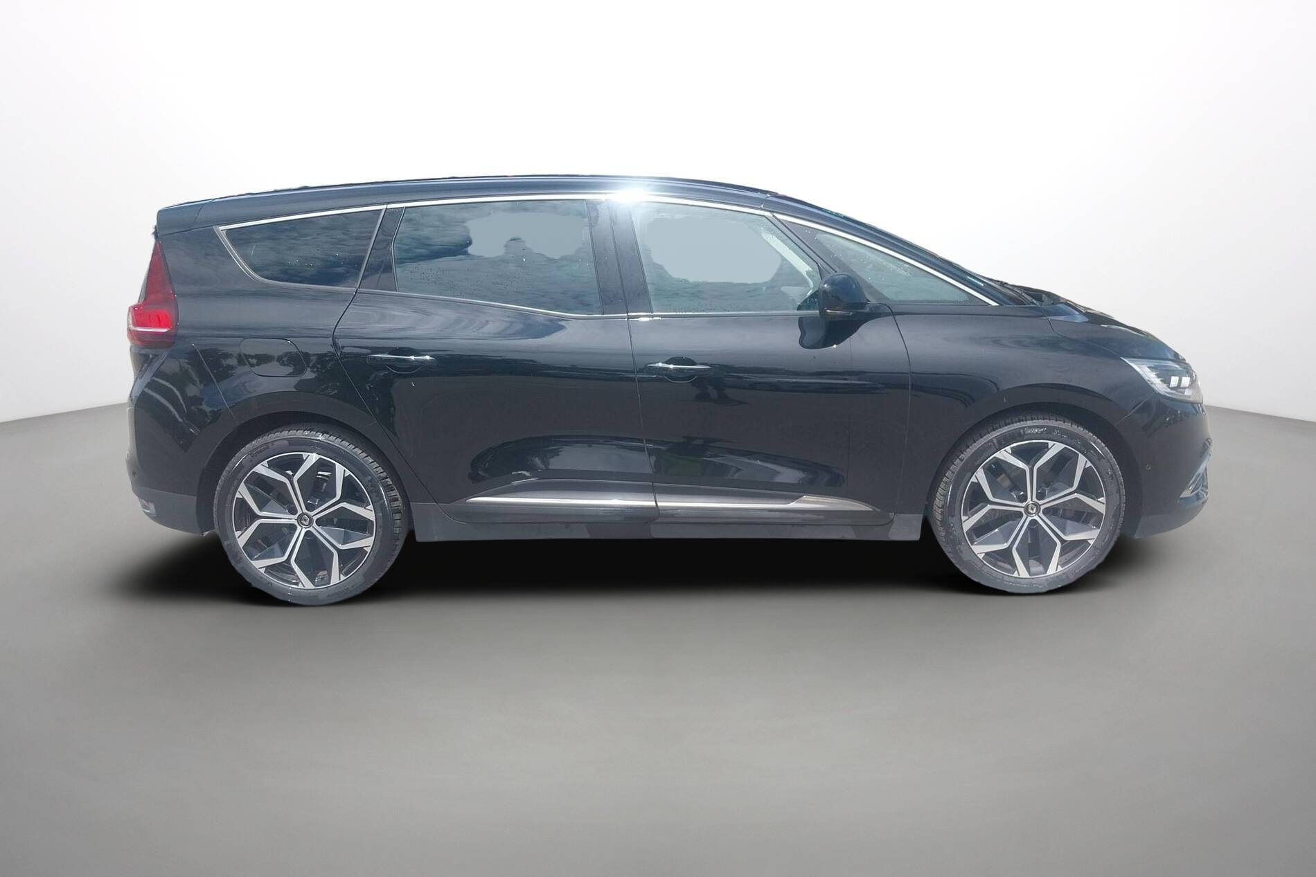 Vente en ligne Renault Grand Scenic 4 Grand Scenic TCe 140 EDC au prix de 19 990 €