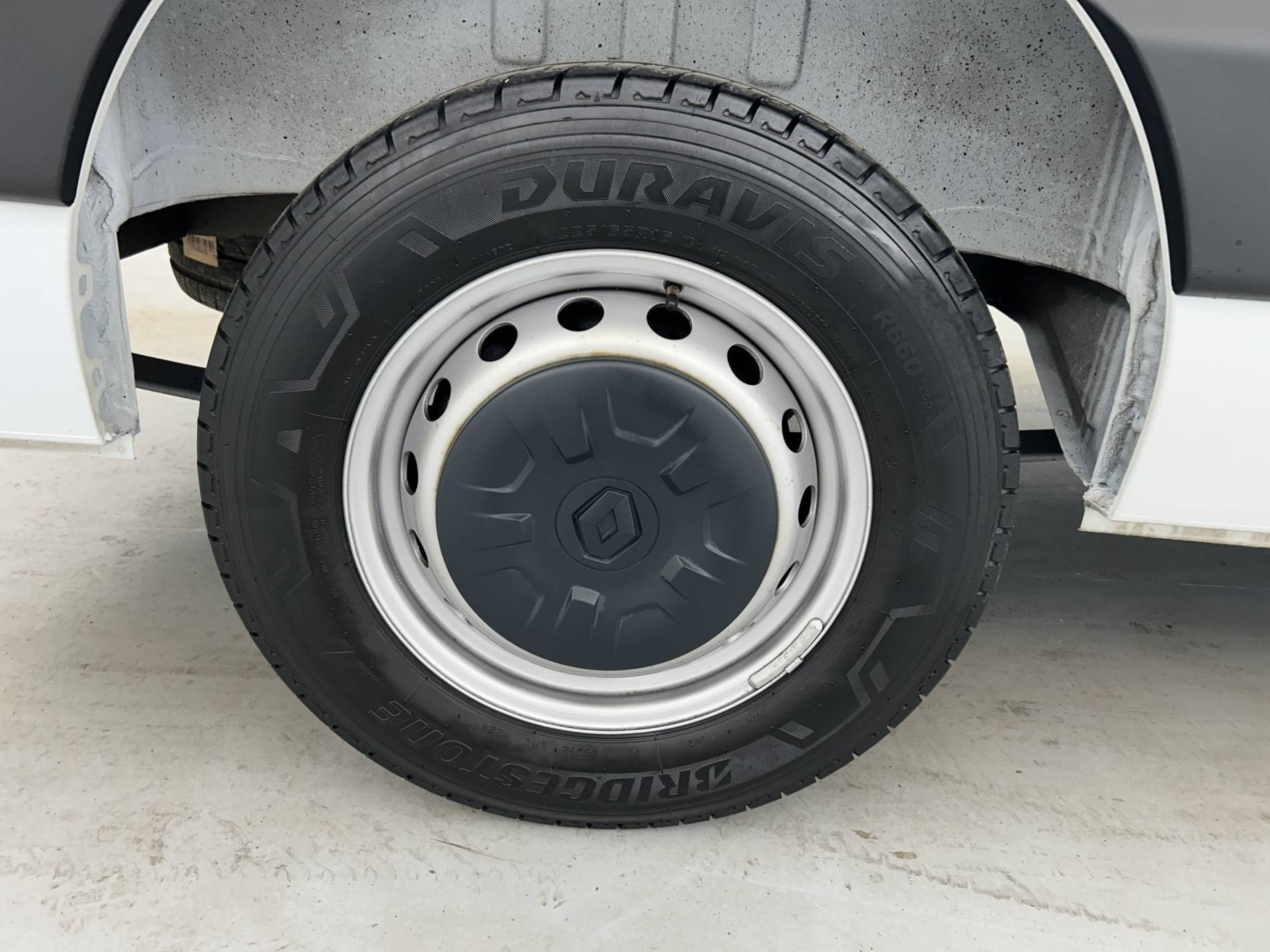 Vente en ligne Renault Master Fourgon MASTER FGN TRAC F3500 L2H2 BLUE DCI 135 au prix de 24 990 €