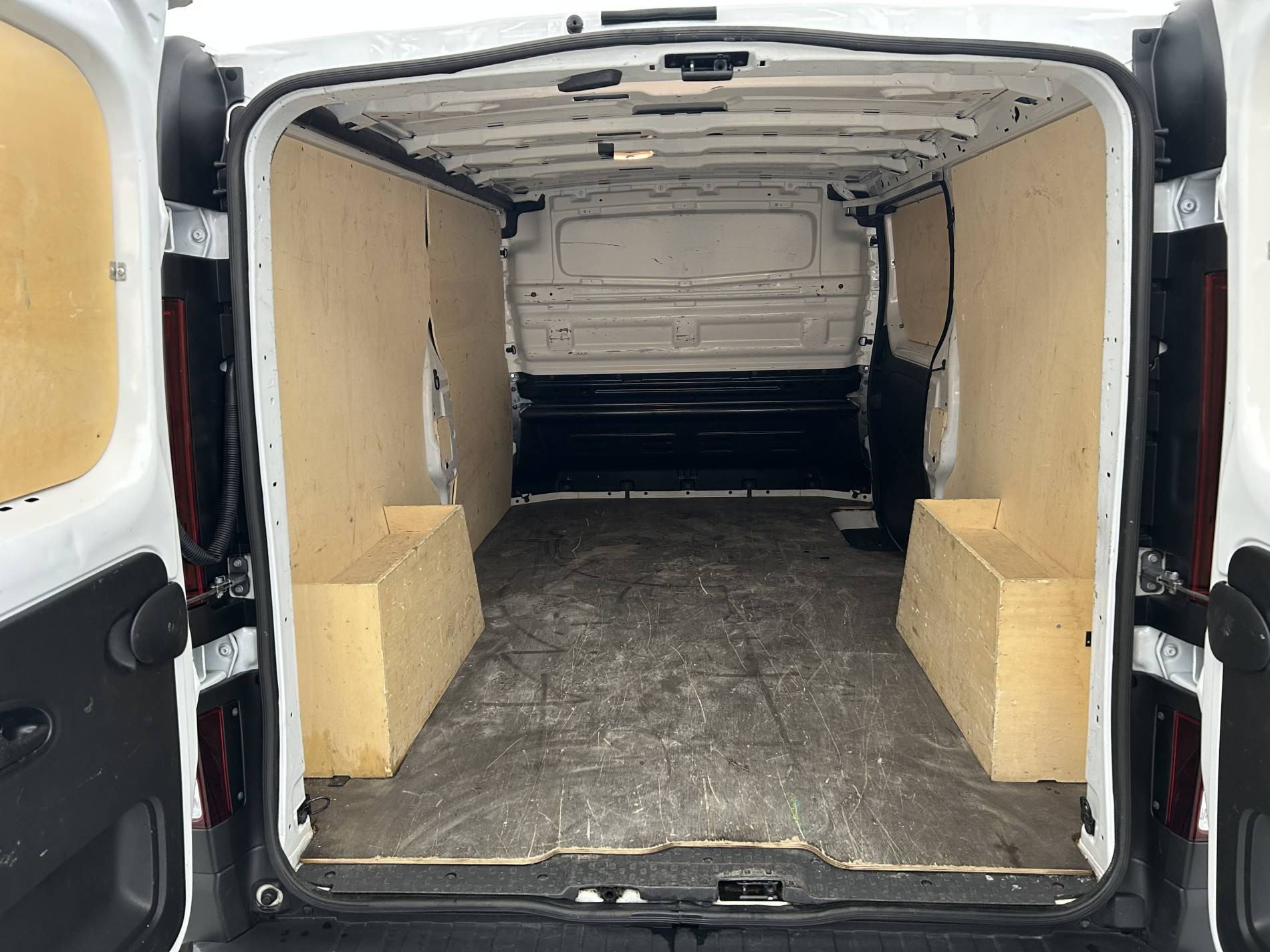 Vente en ligne Renault Trafic 3 Fourgon TRAFIC FGN L2H1 3000 KG BLUE DCI 130 au prix de 23 500 €