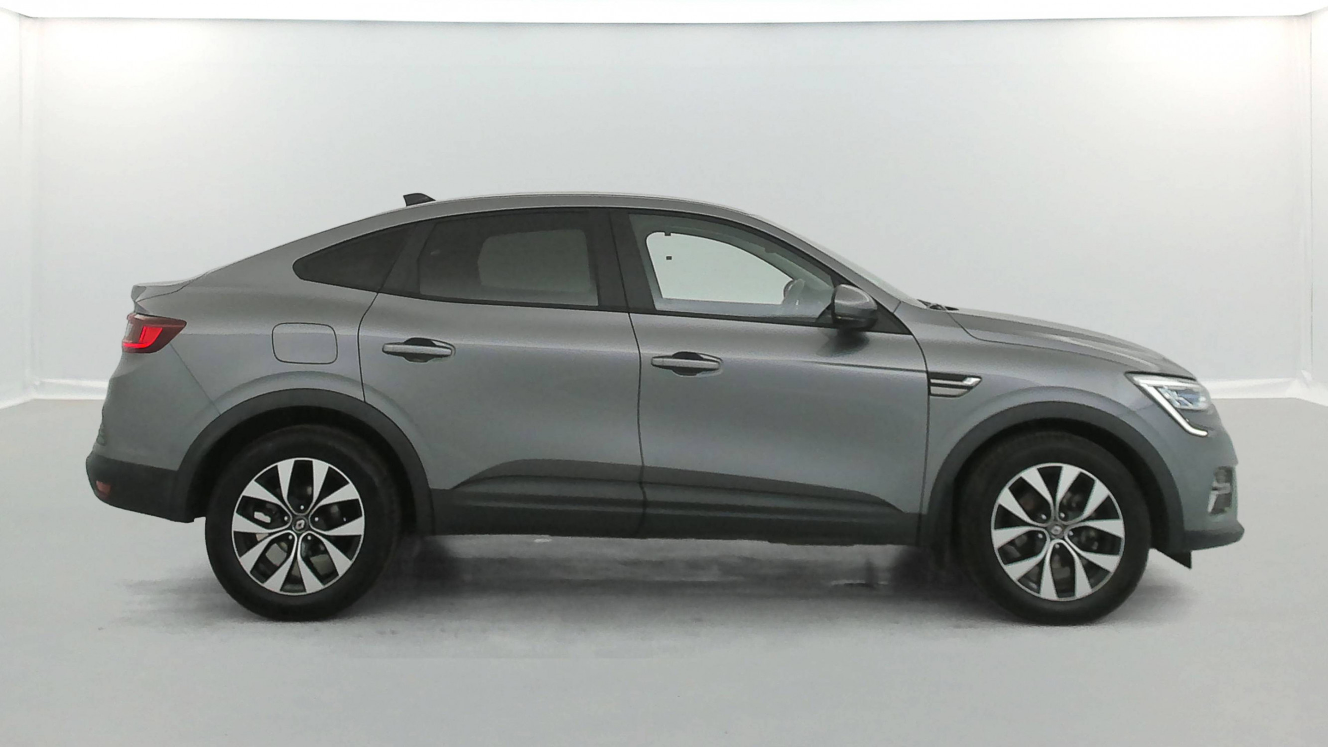 Vente en ligne Renault Arkana  E-Tech hybride 145 - 22 au prix de 18 990 €