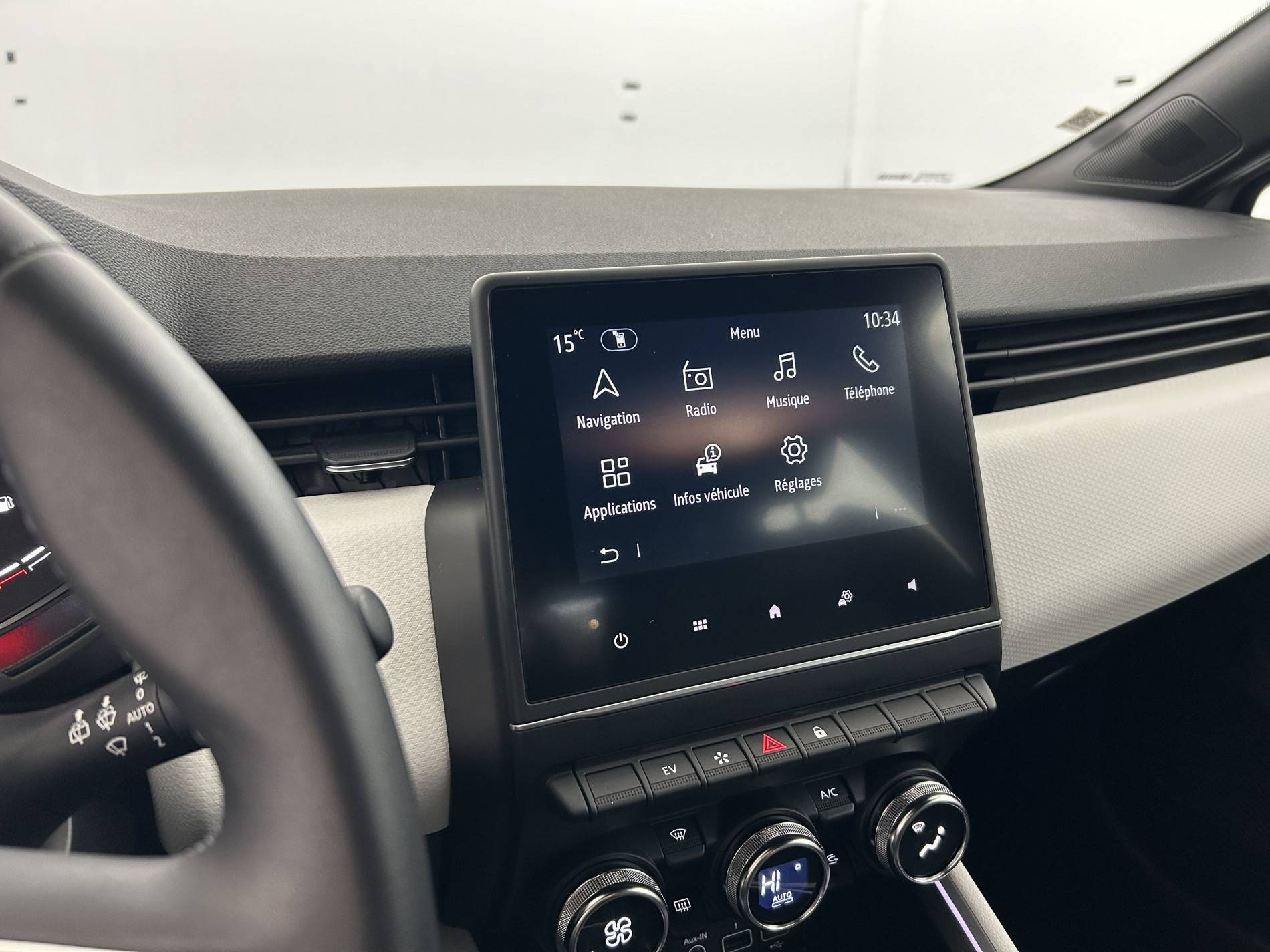 Vente en ligne Renault Clio 5 Clio E-Tech 140 - 21N au prix de 16 890 €