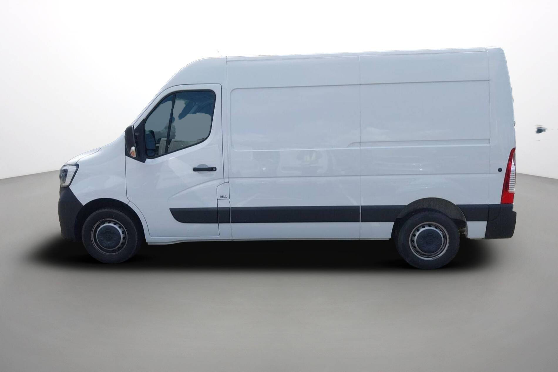 Vente en ligne Renault Master Fourgon MASTER FGN TRAC F3500 L2H2 BLUE DCI 135 au prix de 24 990 €