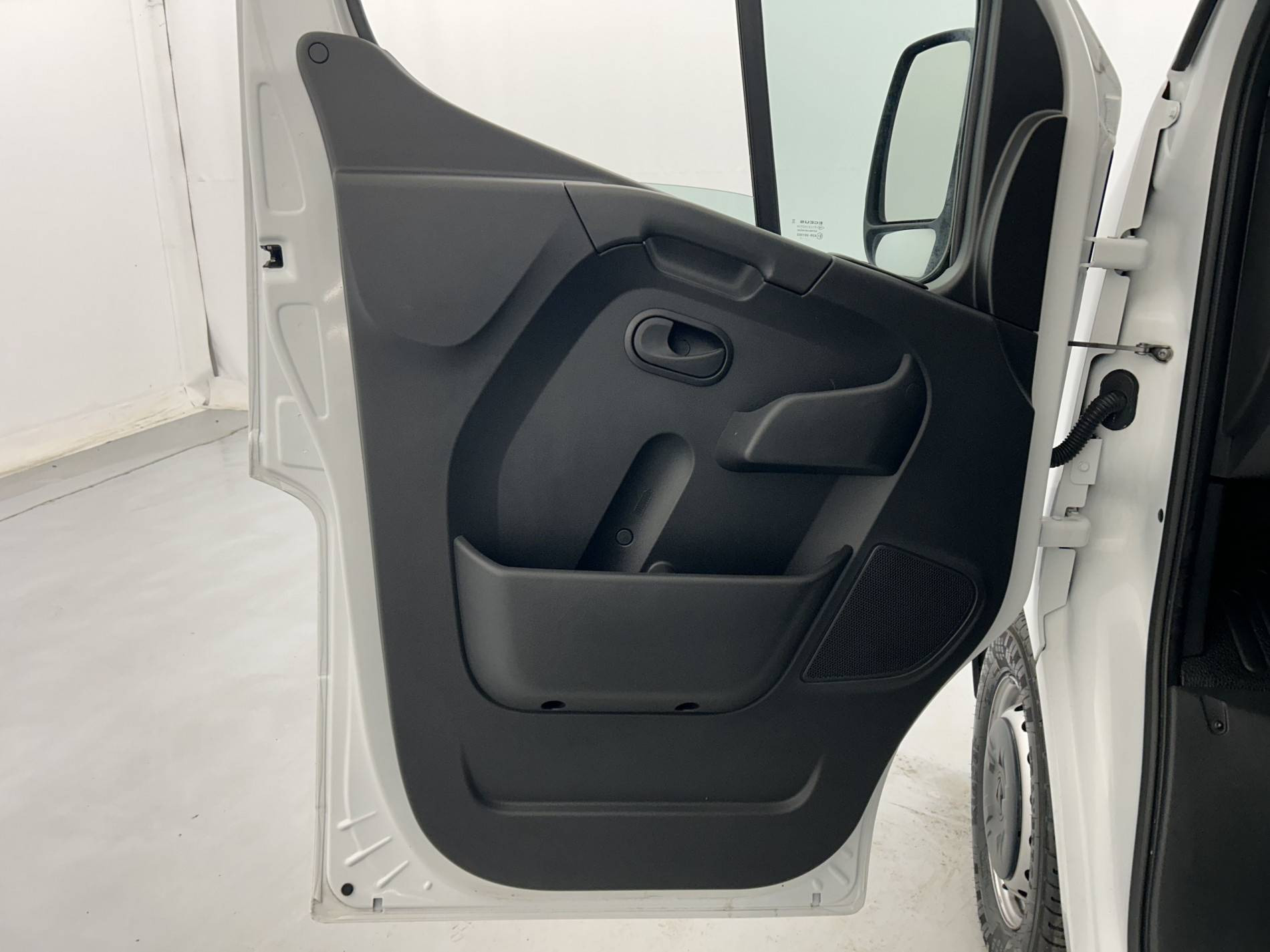 Vente en ligne Renault Master Fourgon MASTER FGN TRAC F3500 L2H2 BLUE DCI 135 au prix de 23 990 €