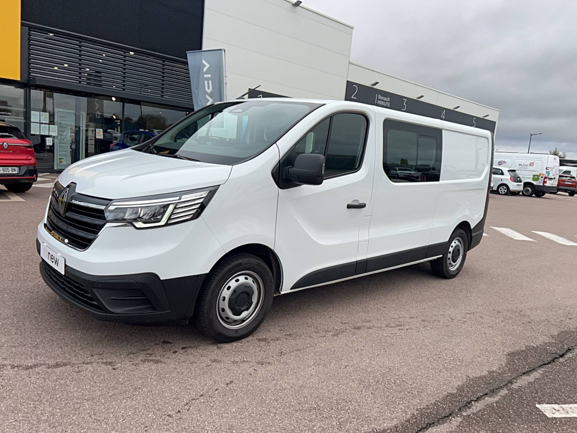 Vente en ligne Renault Trafic Cabine Approfondie TRAFIC CA L2H1 3T BLUE DCI 150 AUTO au prix de 35 990 €