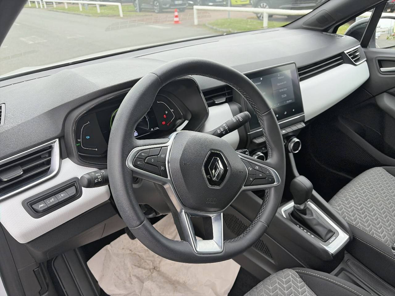 Vente en ligne Renault Clio 5 Clio E-Tech 140 - 21N au prix de 15 490 €