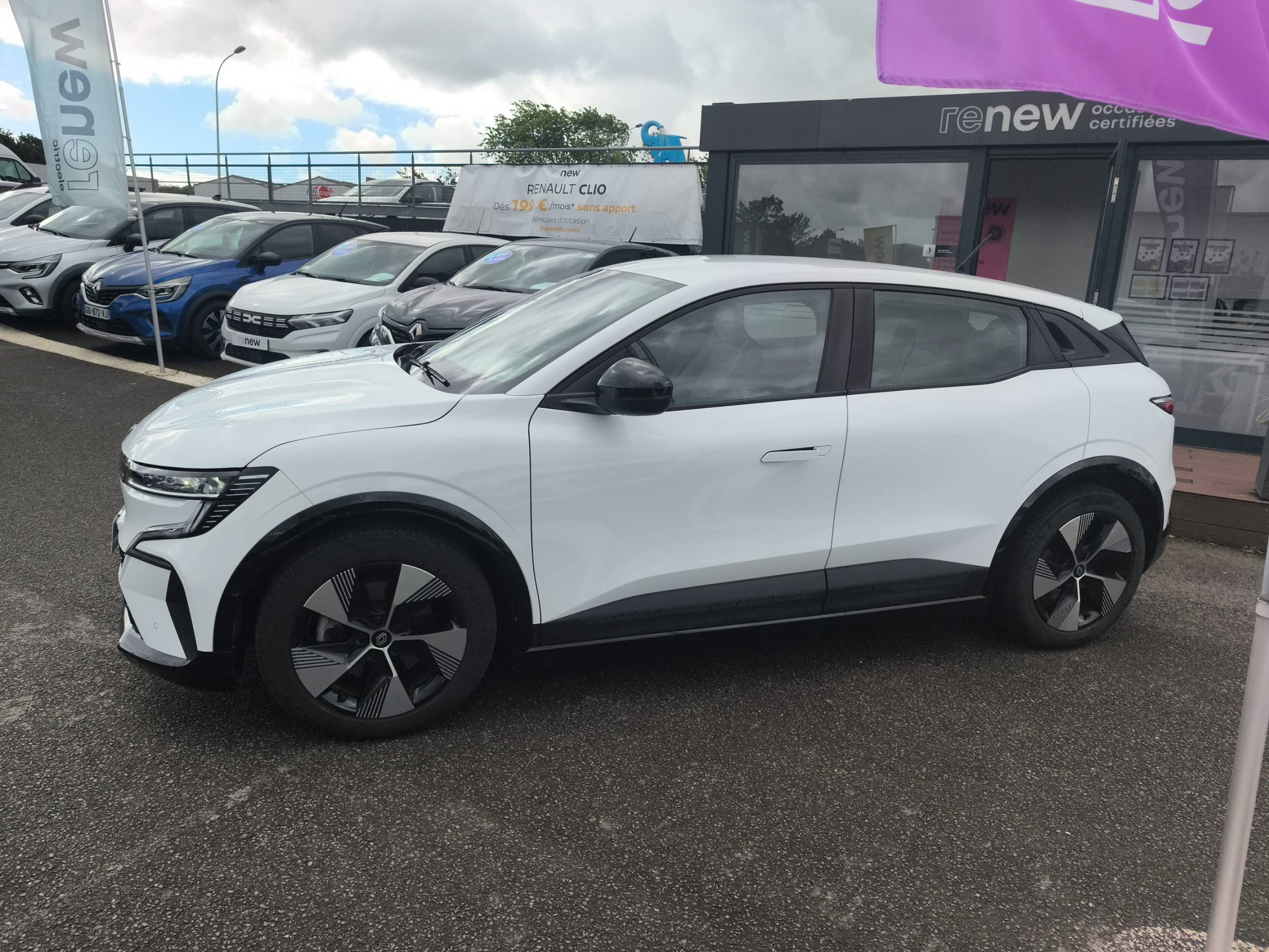 Vente en ligne Renault Megane E-Tech  EV60 220 ch super charge au prix de 21 490 €