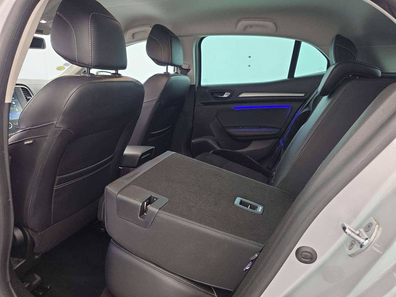 Vente en ligne Renault Megane 4 Mégane IV Berline Blue dCi 115 EDC au prix de 14 990 €