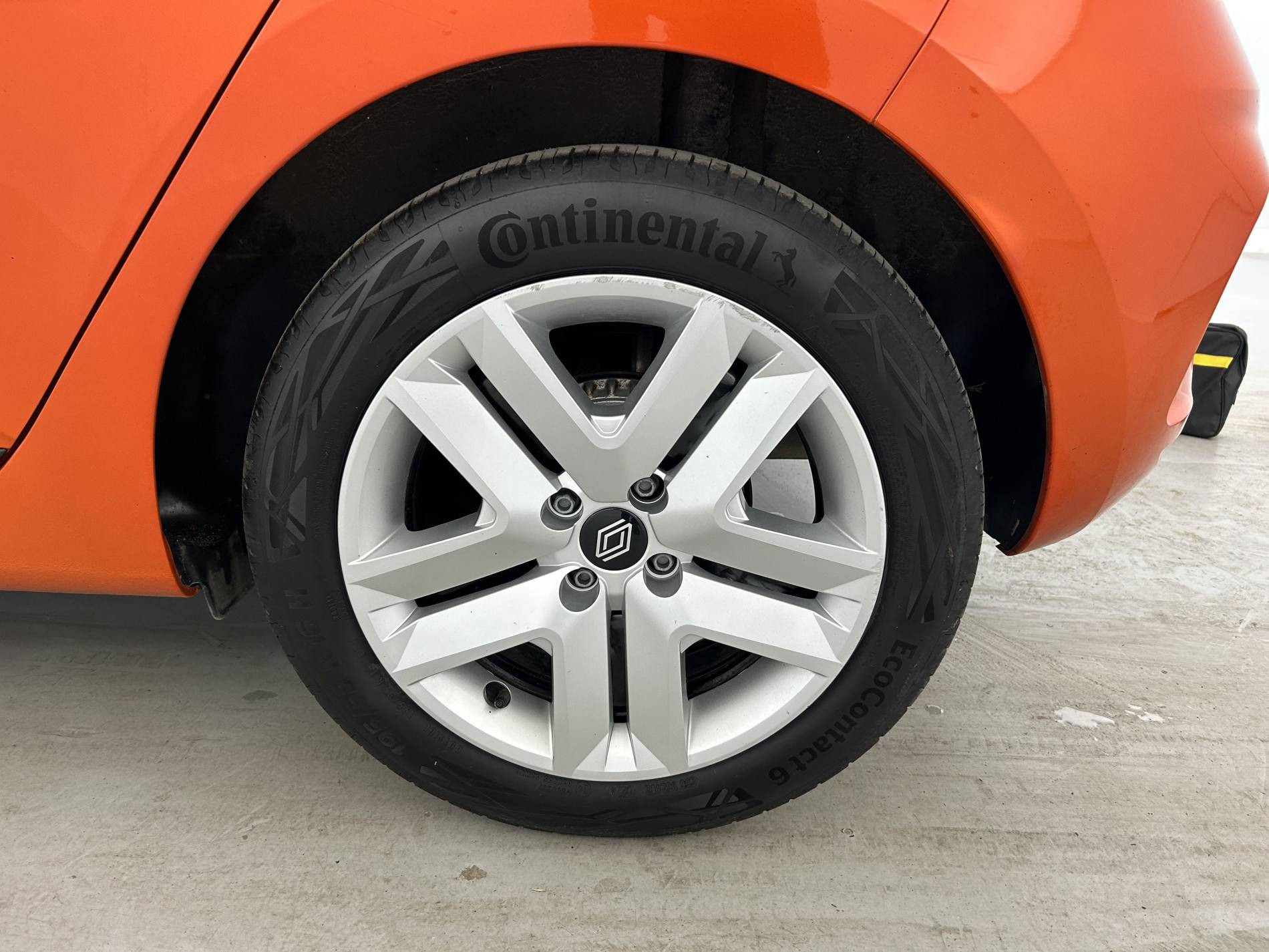 Vente en ligne Renault Clio 5 Clio TCe 100 GPL au prix de 14 390 €
