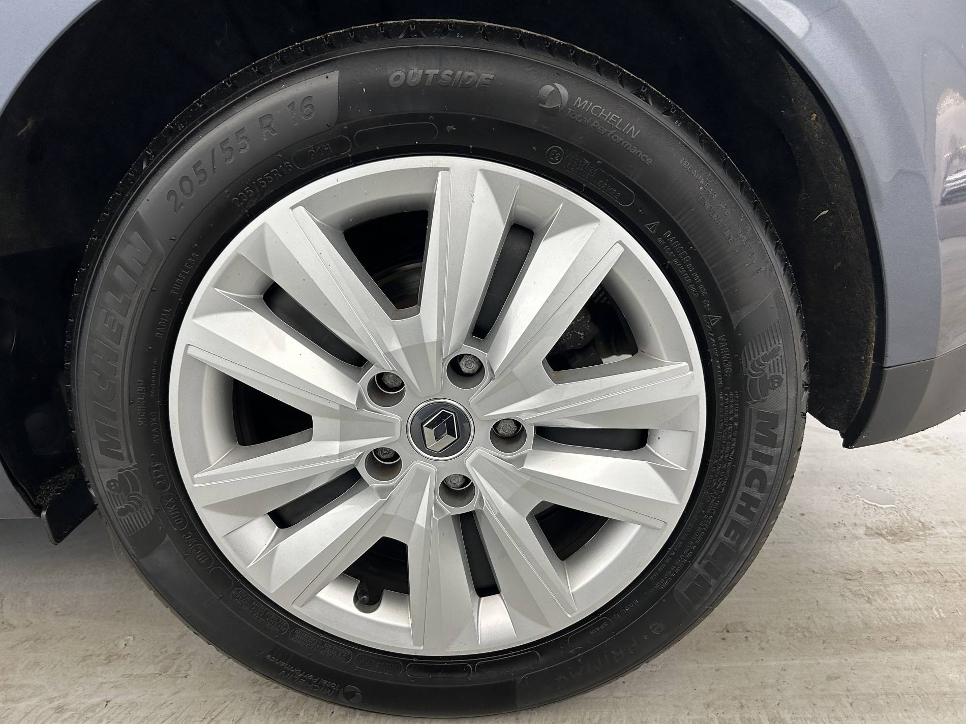Vente en ligne Renault Megane 4 Mégane IV Berline Blue dCi 115 EDC au prix de 13 790 €
