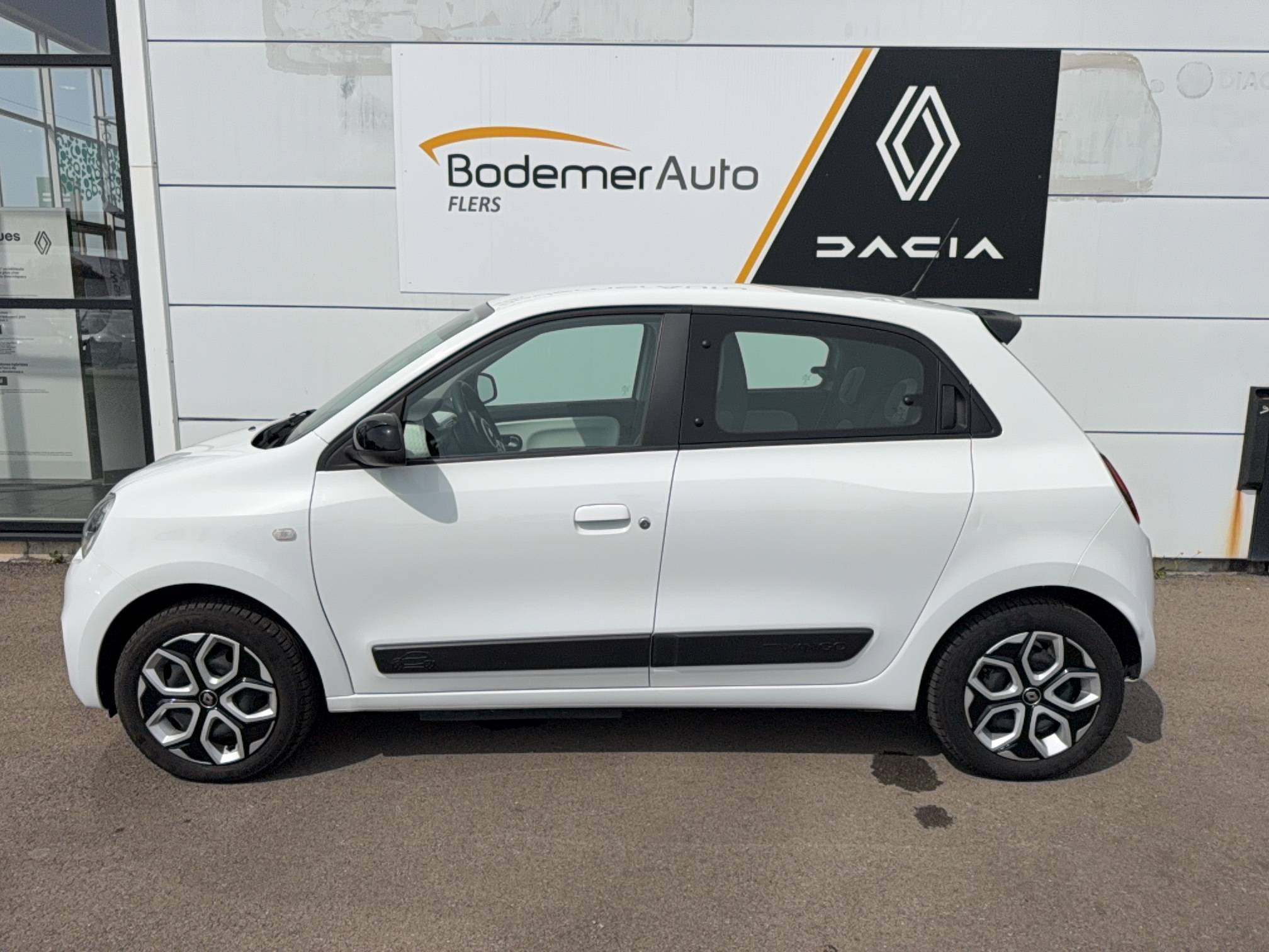 Vente en ligne Renault Twingo Electrique Twingo III E-Tech au prix de 10 990 €