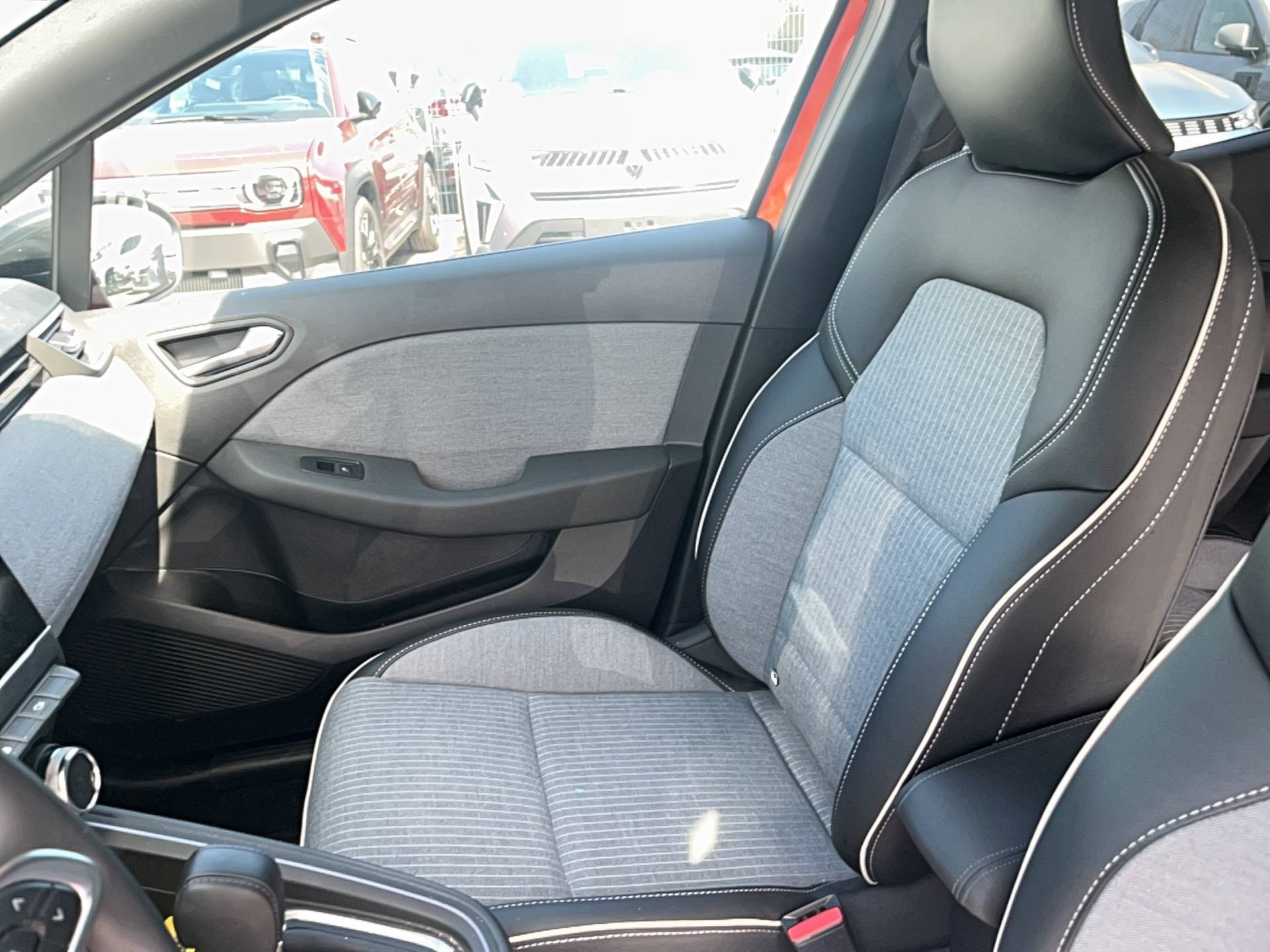 Vente en ligne Renault Clio 5 Clio E-Tech full hybrid 145 au prix de 18 990 €