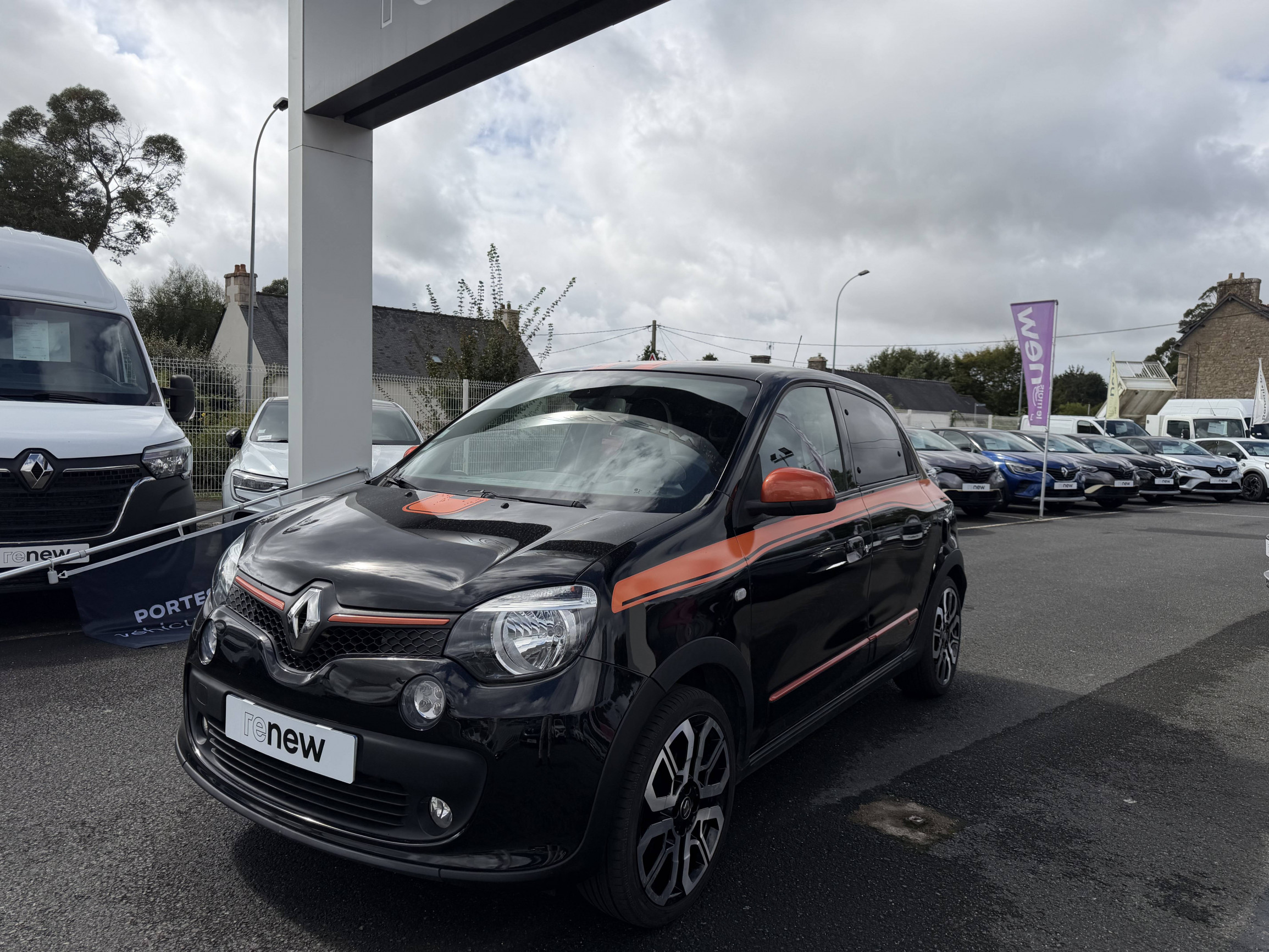 Vente en ligne Renault Twingo 3  0.9 TCe 110 E6C au prix de 13 990 €