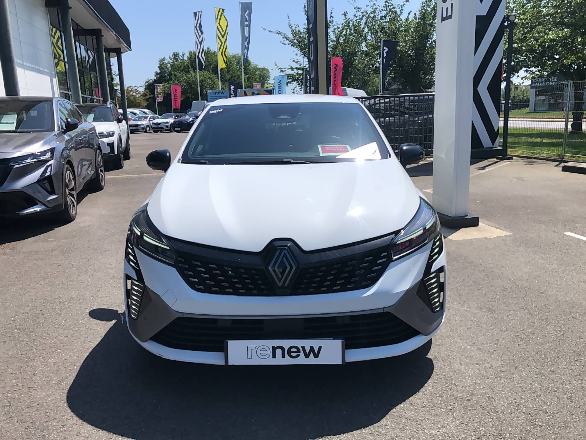 Vente en ligne Renault Clio 5 Clio E-Tech full hybrid 145 au prix de 16 490 €