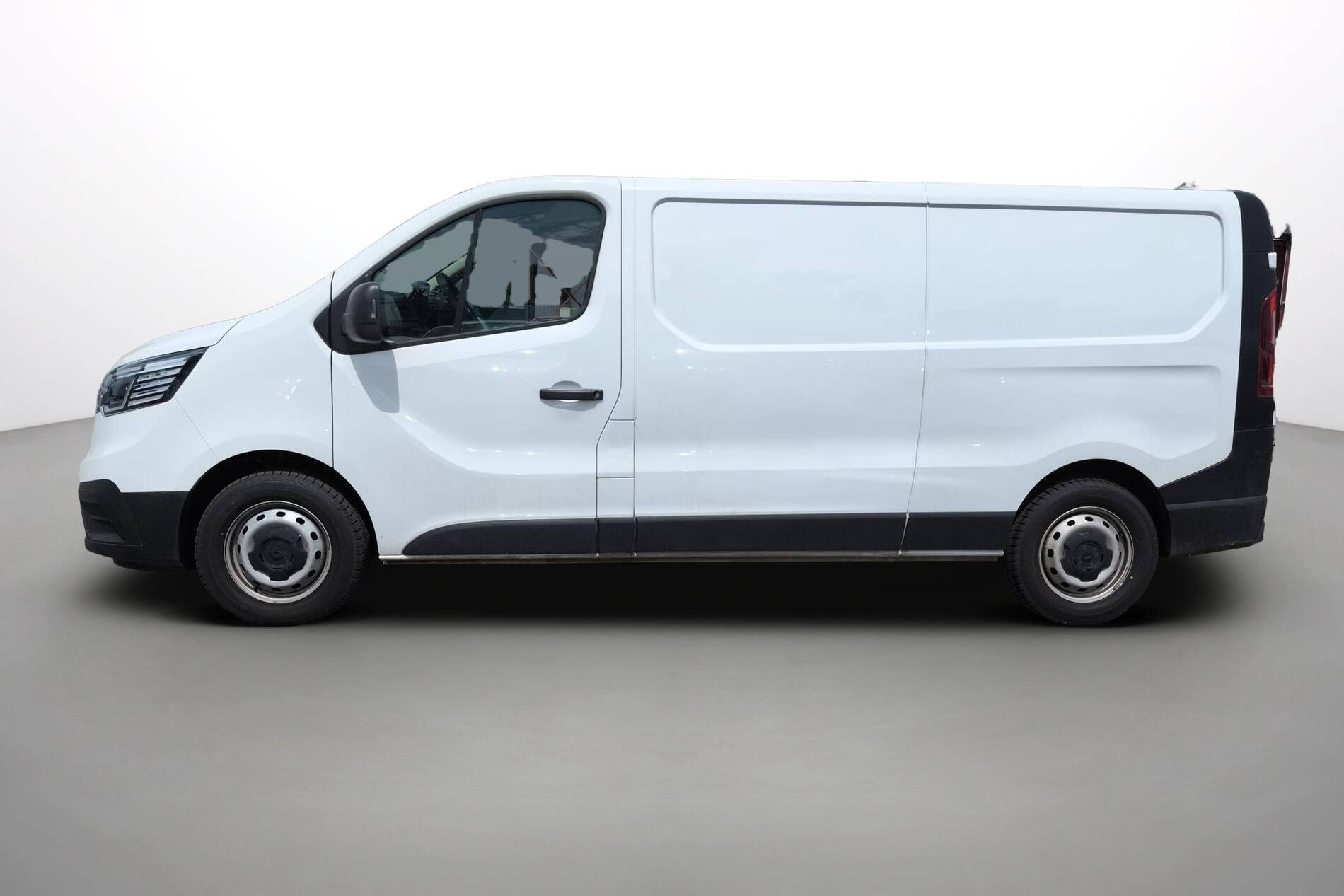 Vente en ligne Renault Trafic 3 Fourgon TRAFIC FGN L2H1 3000 KG BLUE DCI 130 au prix de 22 990 €