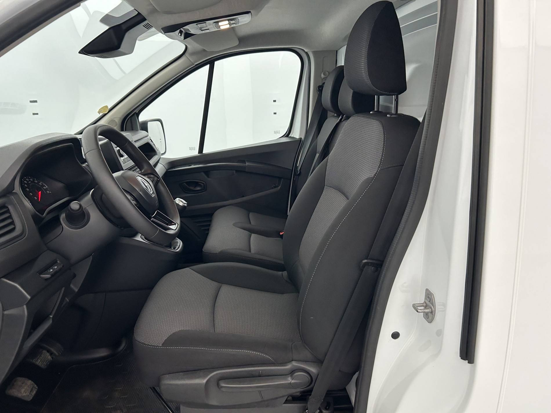 Vente en ligne Renault Trafic 3 Fourgon TRAFIC FGN L1H1 3000 KG BLUE DCI 130 au prix de 21 590 €