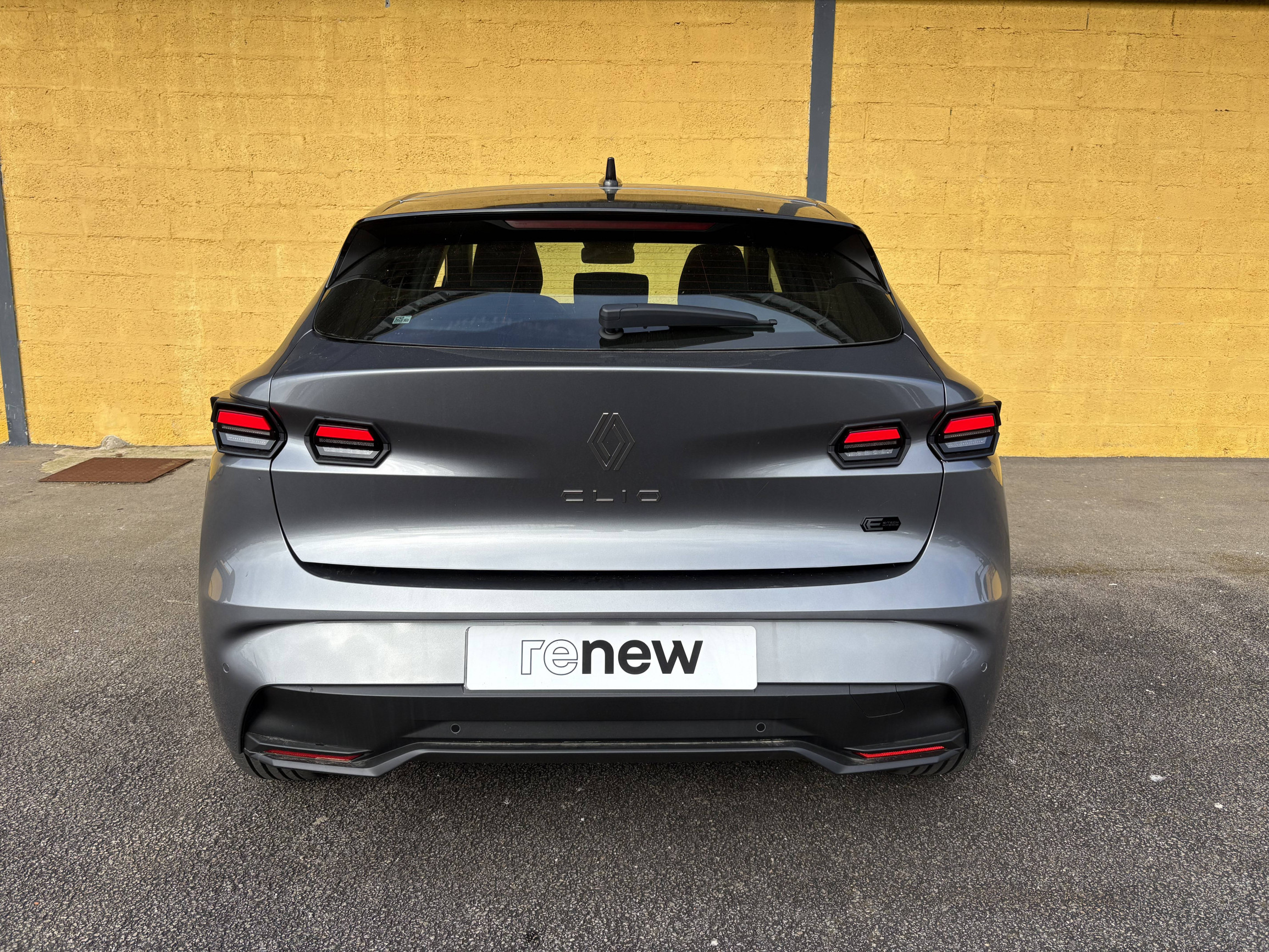 Vente en ligne Renault Clio 6 Clio E-Tech full hybrid 160 ch au prix de 24 490 €