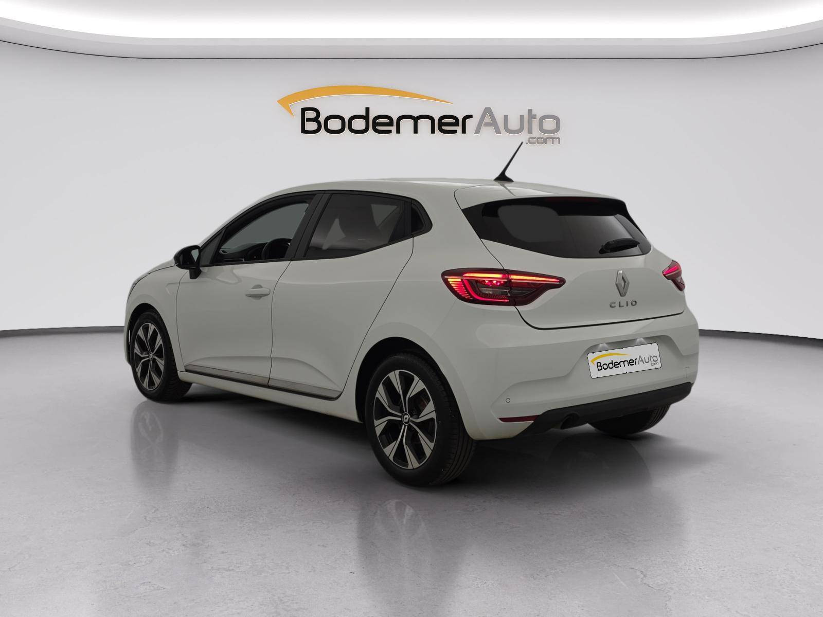 Vente en ligne Renault Clio 5 CLIO SOCIETE BLUE DCI 100 au prix de 13 990 €