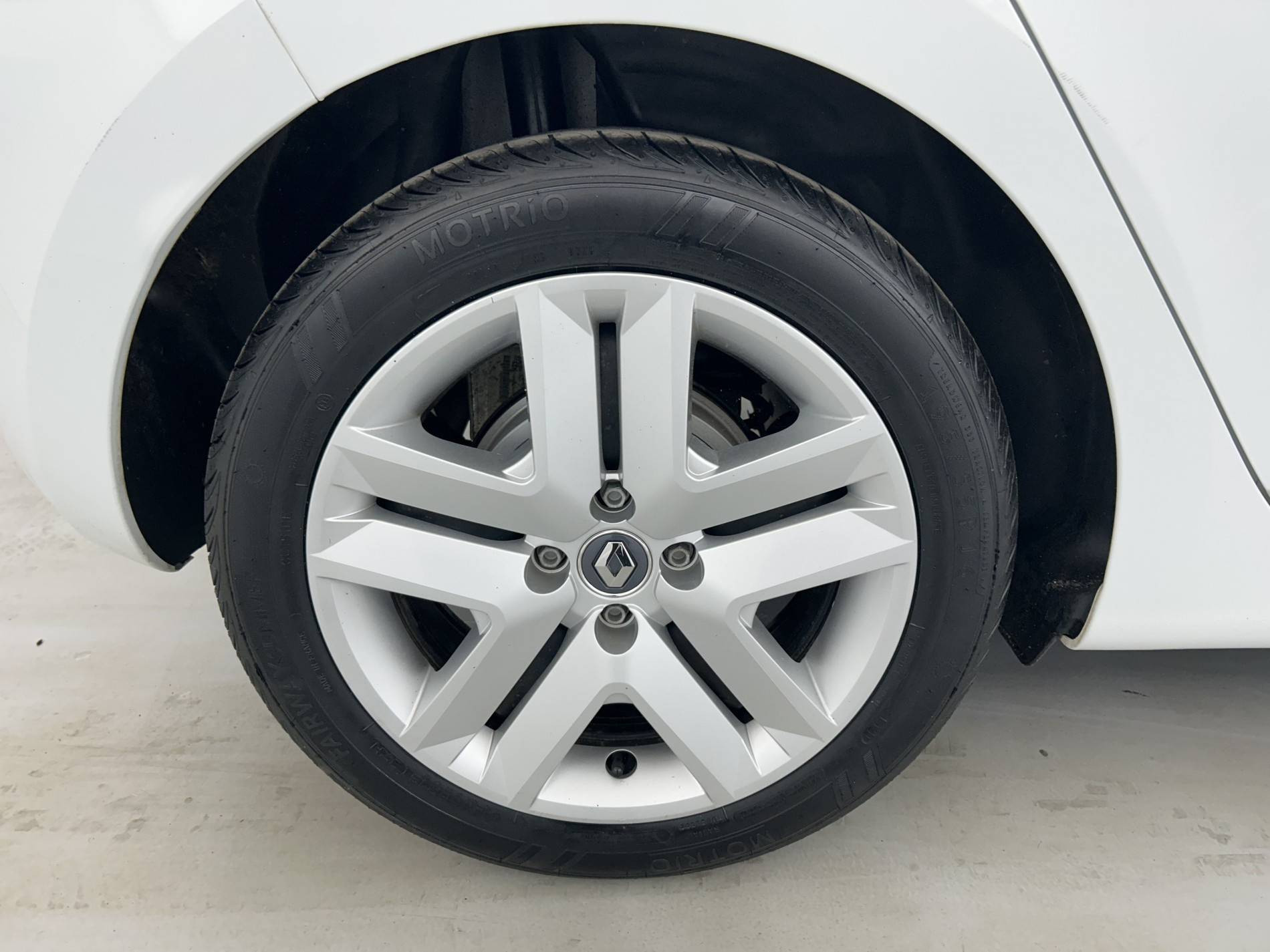 Vente en ligne Renault Clio 5 Clio E-Tech 140 - 21N au prix de 13 790 €