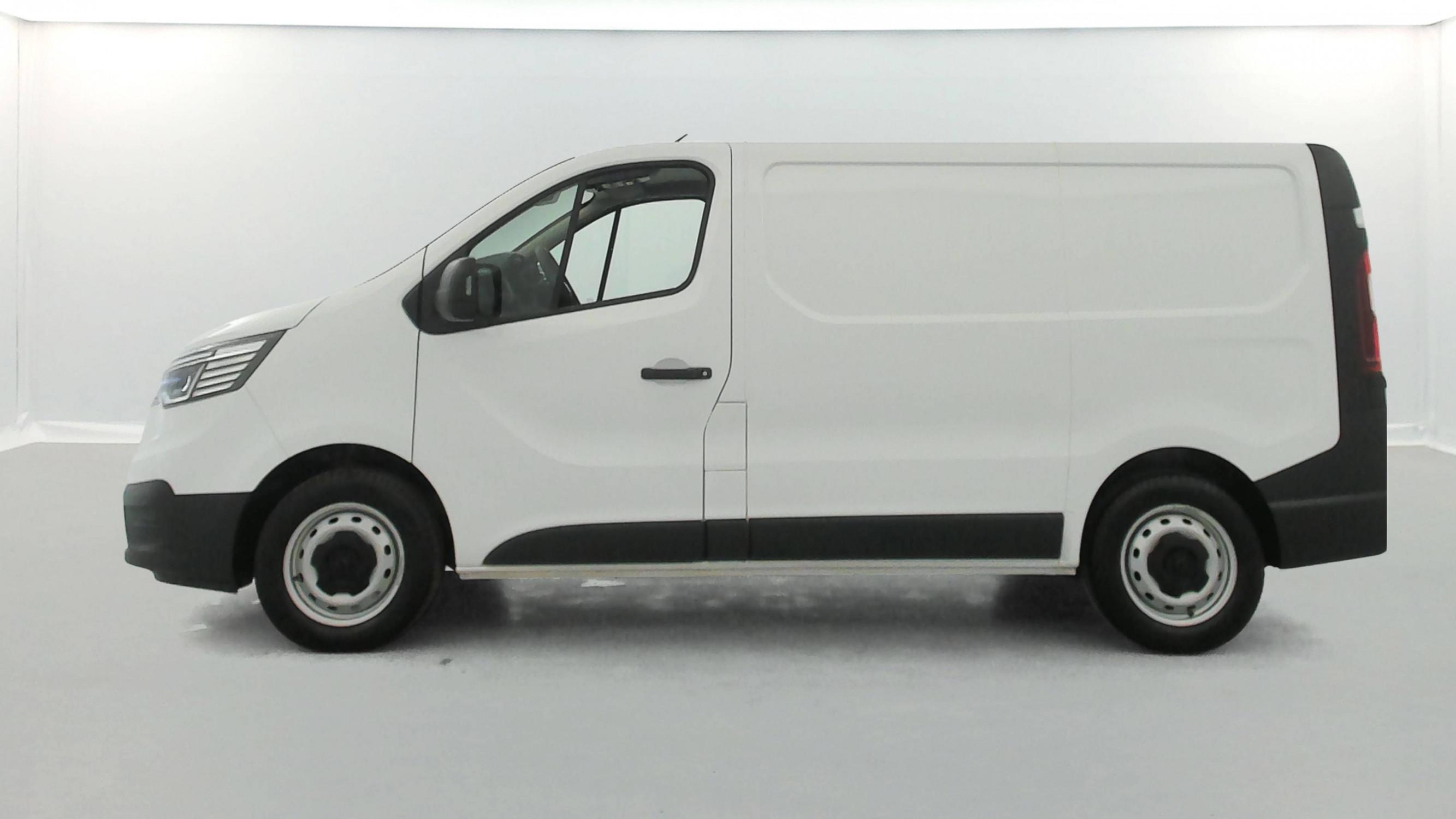 Vente en ligne Renault Trafic 3 Fourgon TRAFIC FGN L1H1 3000 KG BLUE DCI 130 au prix de 21 490 €