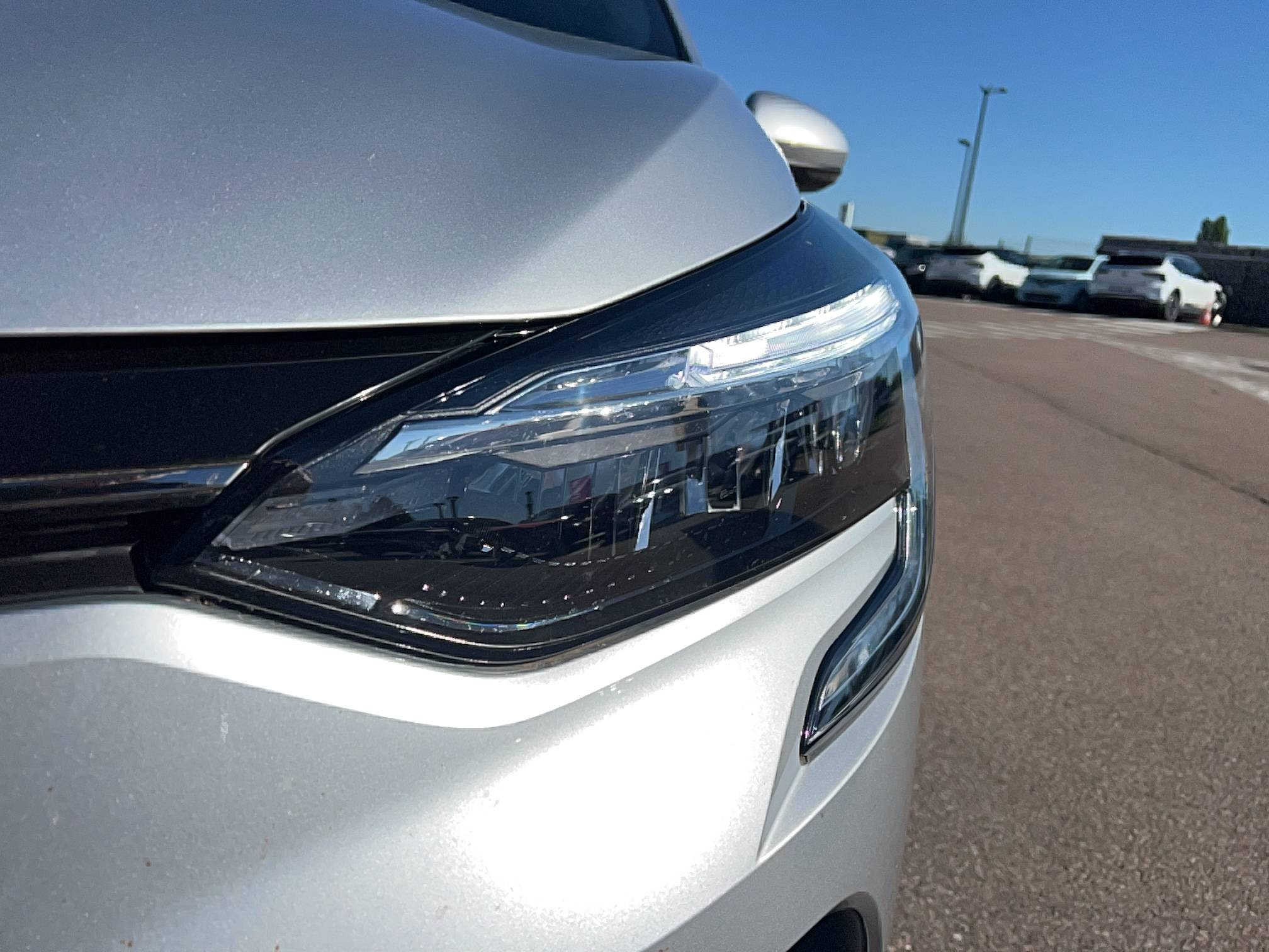 Vente en ligne Renault Clio 5 Clio E-Tech 140 - 21N au prix de 17 491 €