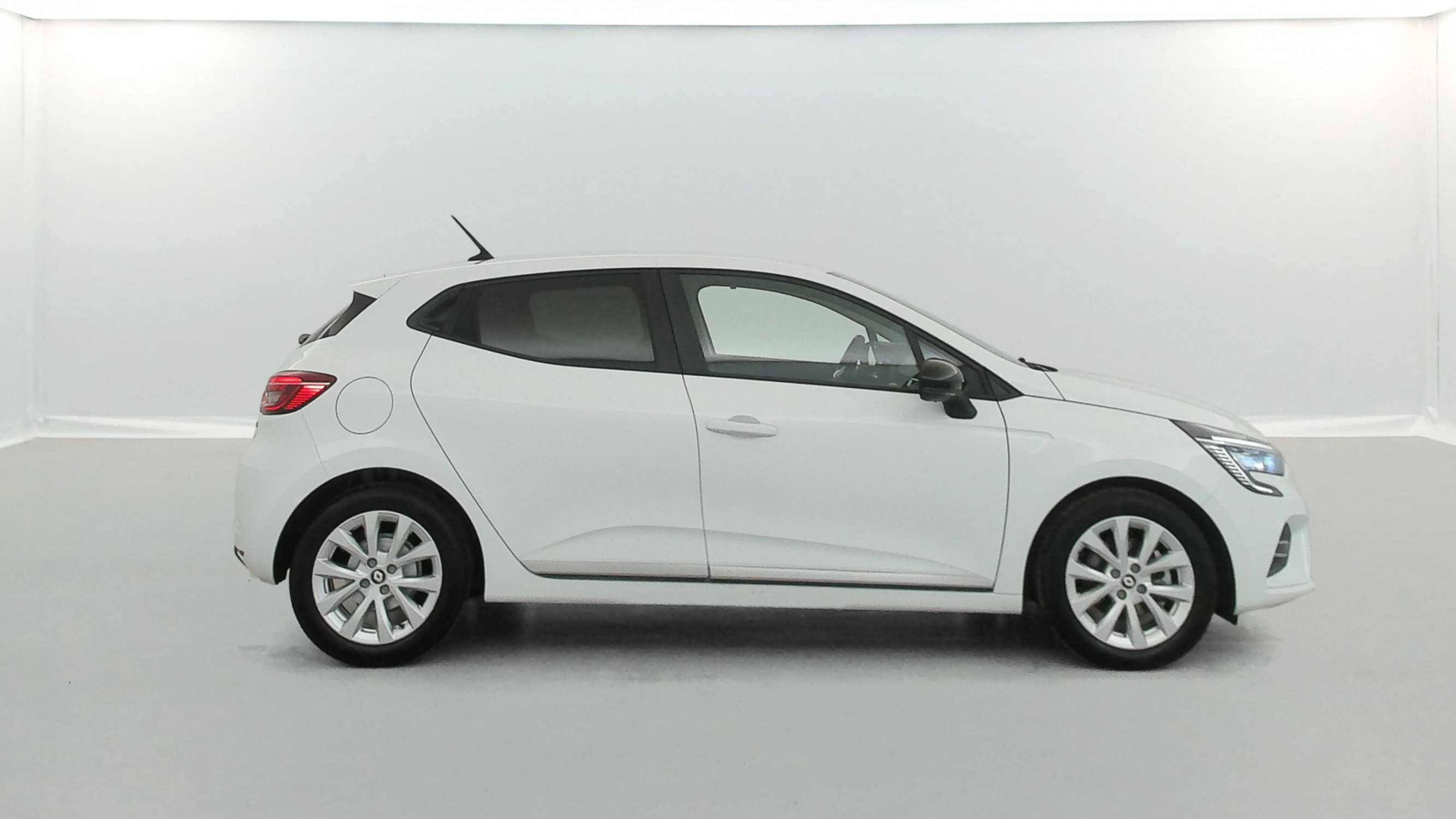 Vente en ligne Renault Clio 5 Clio E-Tech full hybrid 145 au prix de 17 590 €