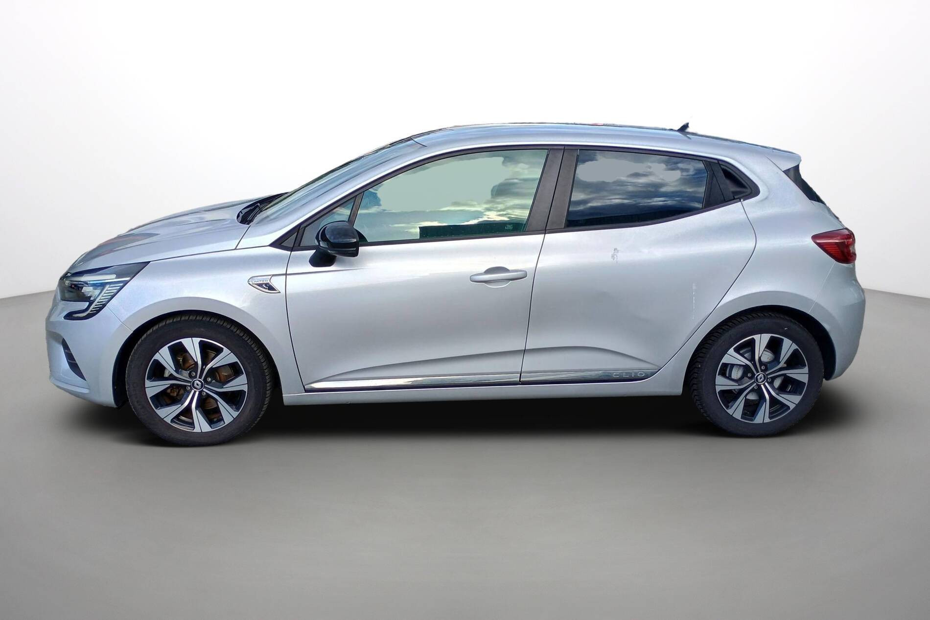 Vente en ligne Renault Clio 5 Clio E-Tech 140 - 21N au prix de 15 990 €