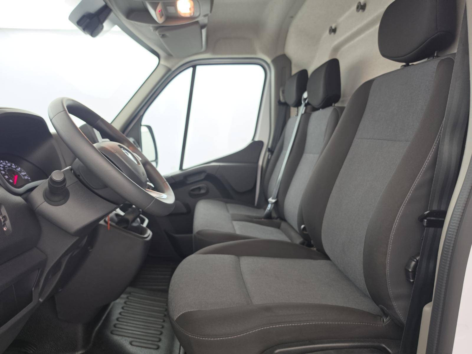 Vente en ligne Renault Master Fourgon MASTER FGN TRAC F3500 L2H2 BLUE DCI 135 au prix de 23 900 €