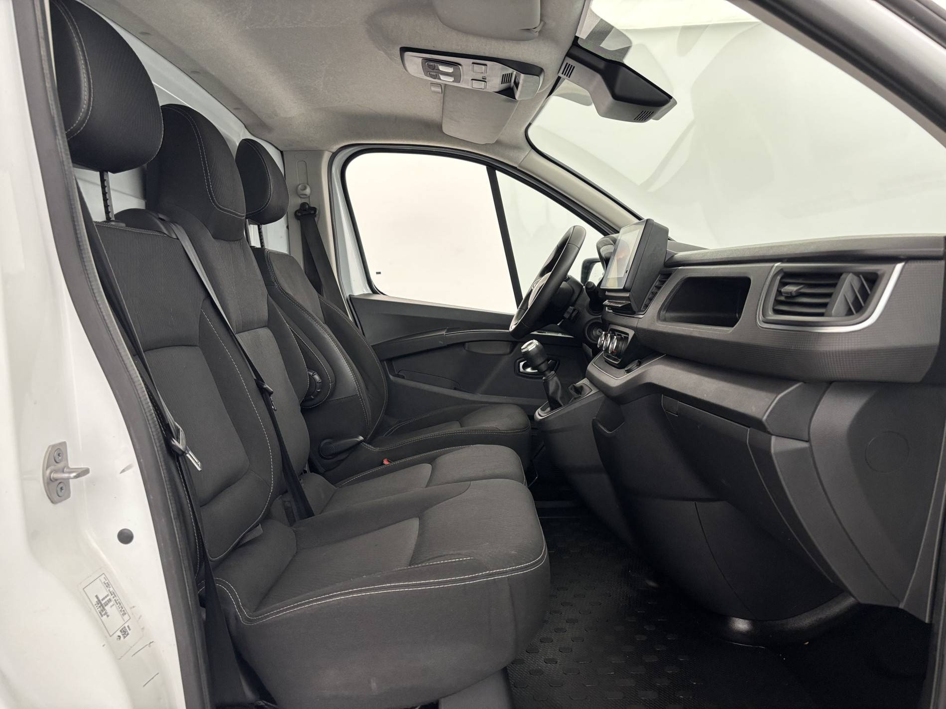 Vente en ligne Renault Trafic 3 Fourgon TRAFIC FGN L2H1 3000 KG BLUE DCI 130 au prix de 22 490 €