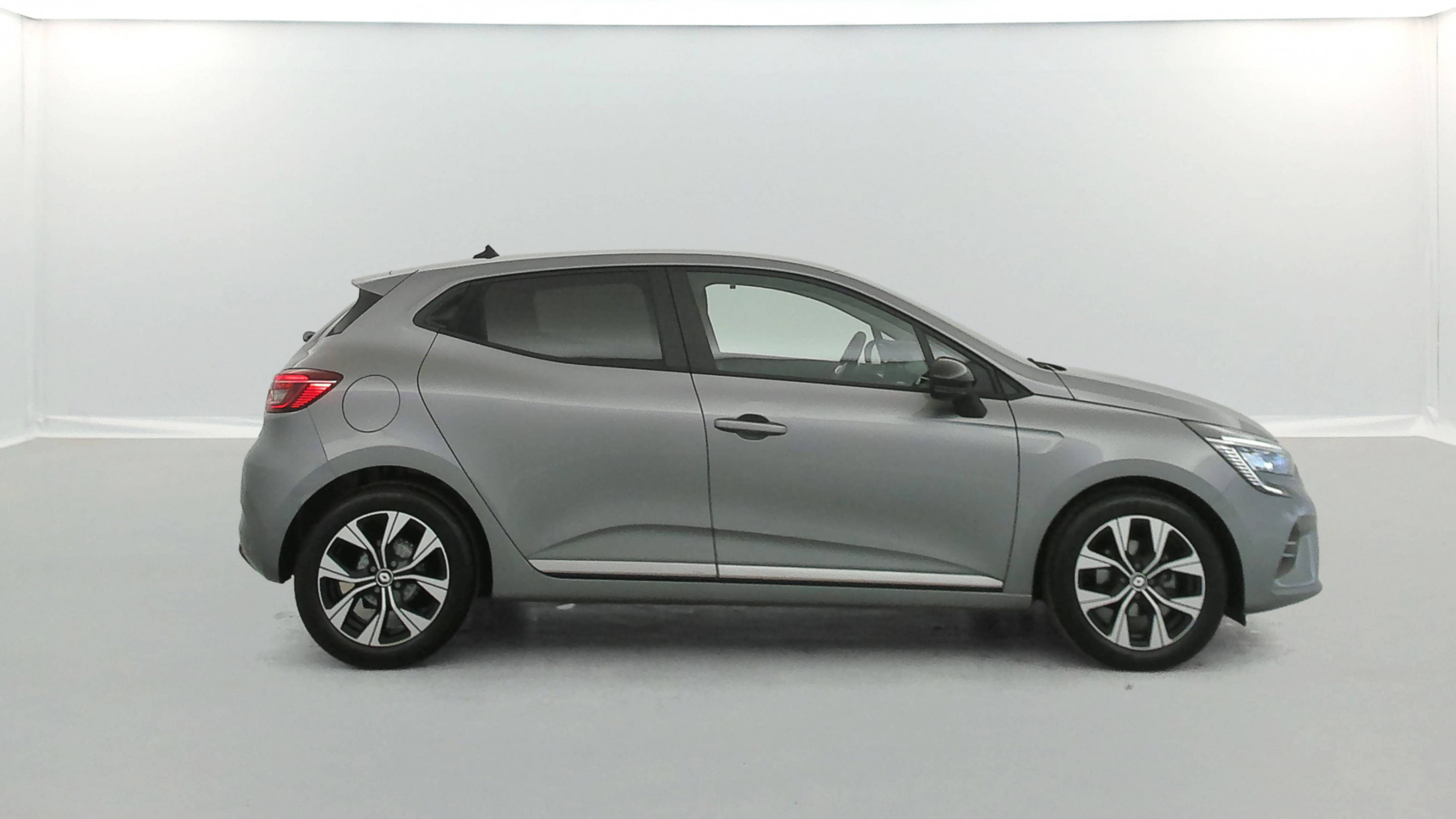 Vente en ligne Renault Clio 5 Clio TCe 90 au prix de 15 490 €