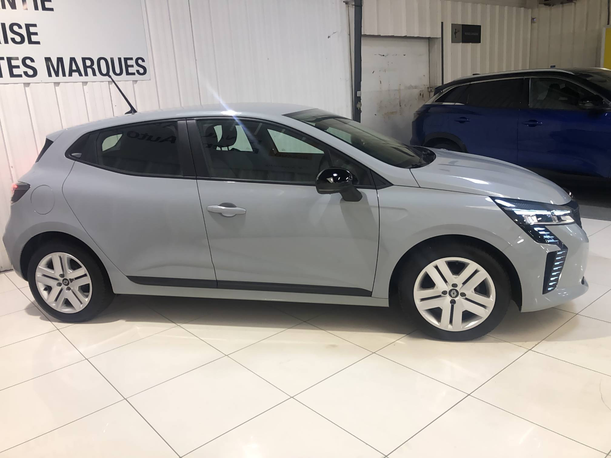 Vente en ligne Renault Clio 5 Clio TCe 90 au prix de 15 990 €