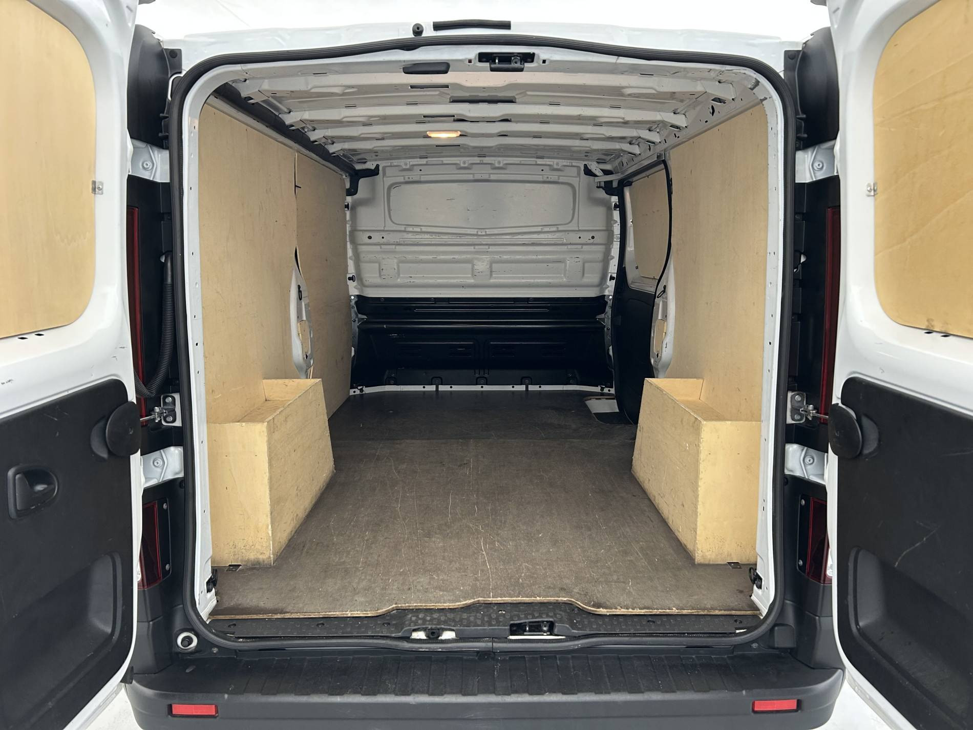 Vente en ligne Renault Trafic 3 Fourgon TRAFIC FGN L2H1 3000 KG BLUE DCI 130 au prix de 23 490 €