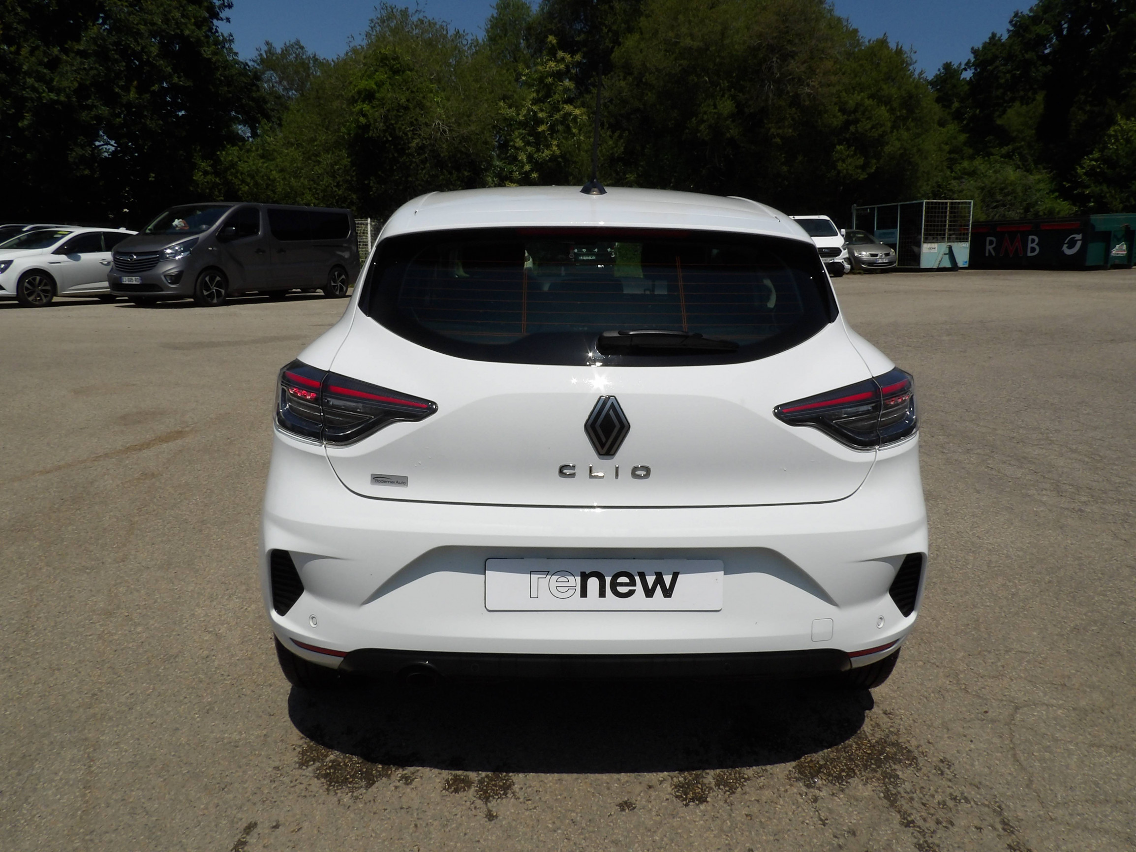 Vente en ligne Renault Clio 5 Clio TCe 90 au prix de 15 699 €