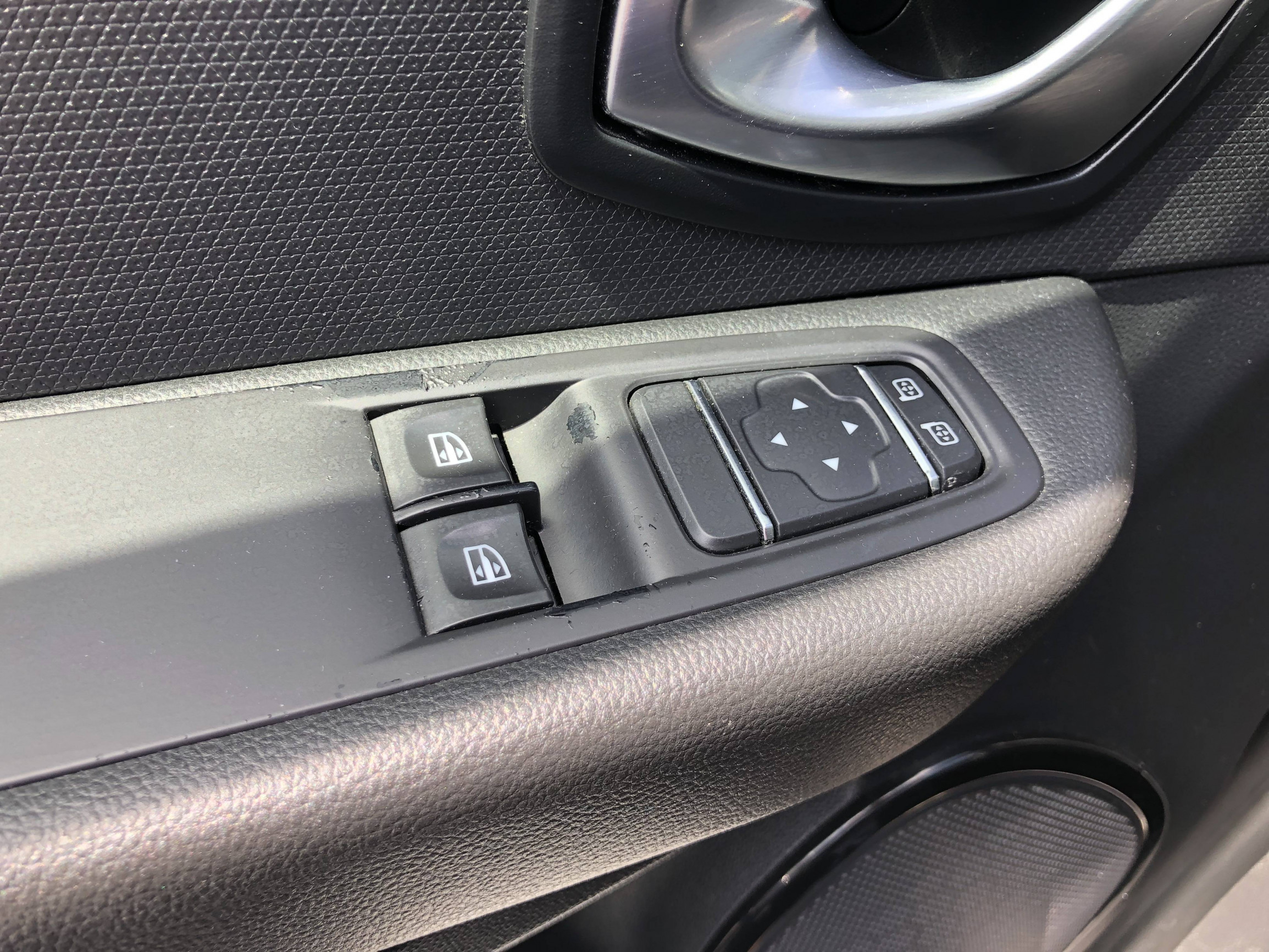 Vente en ligne Renault Clio 4 Clio dCi 75 E6C au prix de 10 990 €