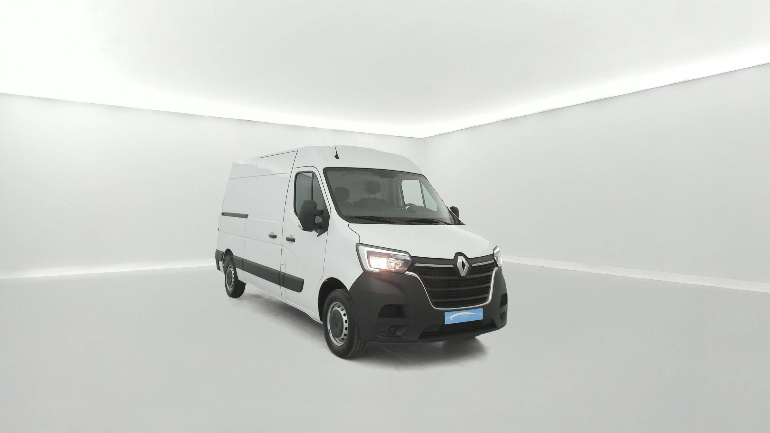 Vente en ligne Renault Master Fourgon MASTER FGN TRAC F3500 L2H2 BLUE DCI 135 au prix de 21 990 €