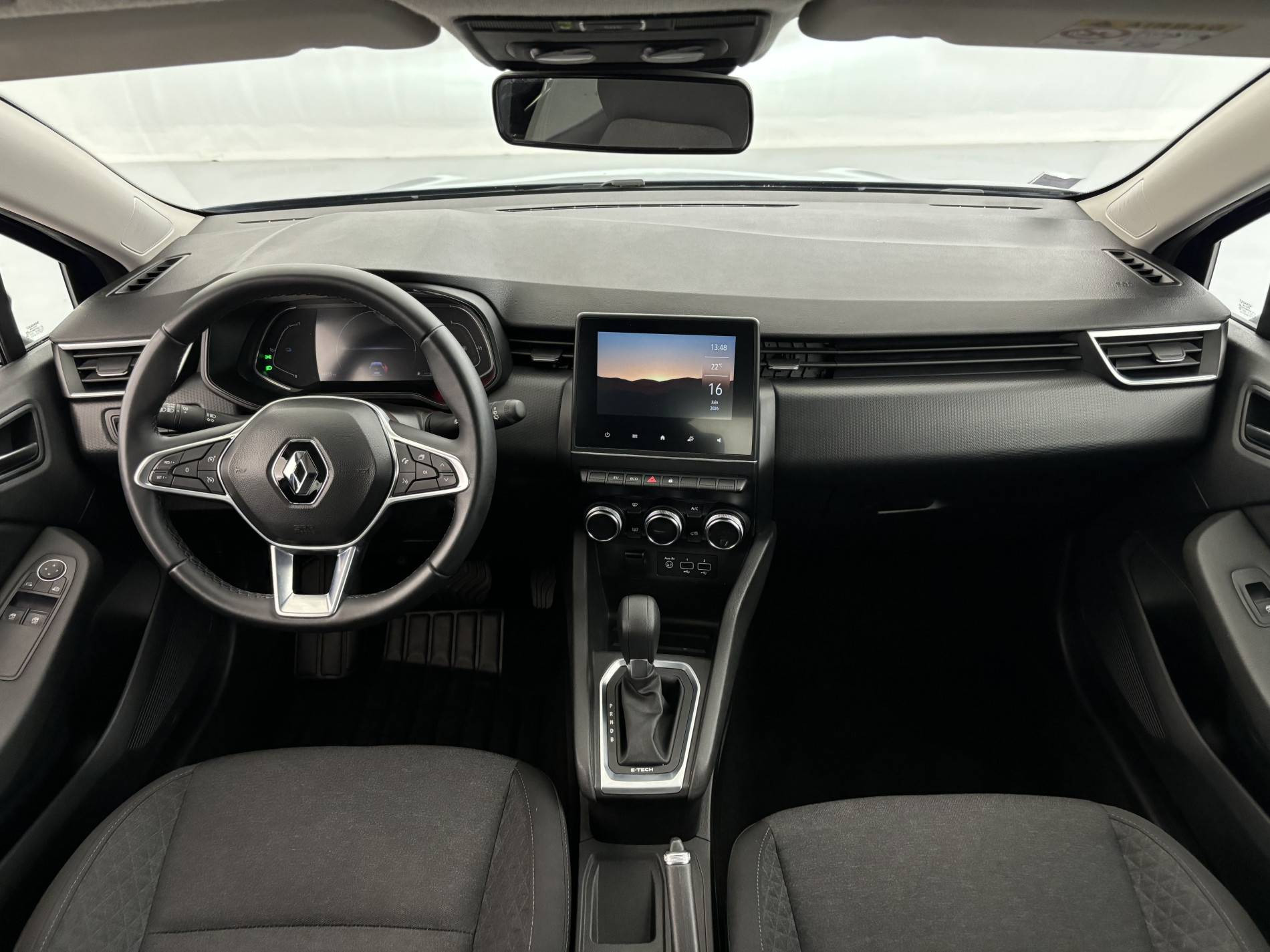 Vente en ligne Renault Clio 5 Clio E-Tech 140 - 21N au prix de 15 780 €