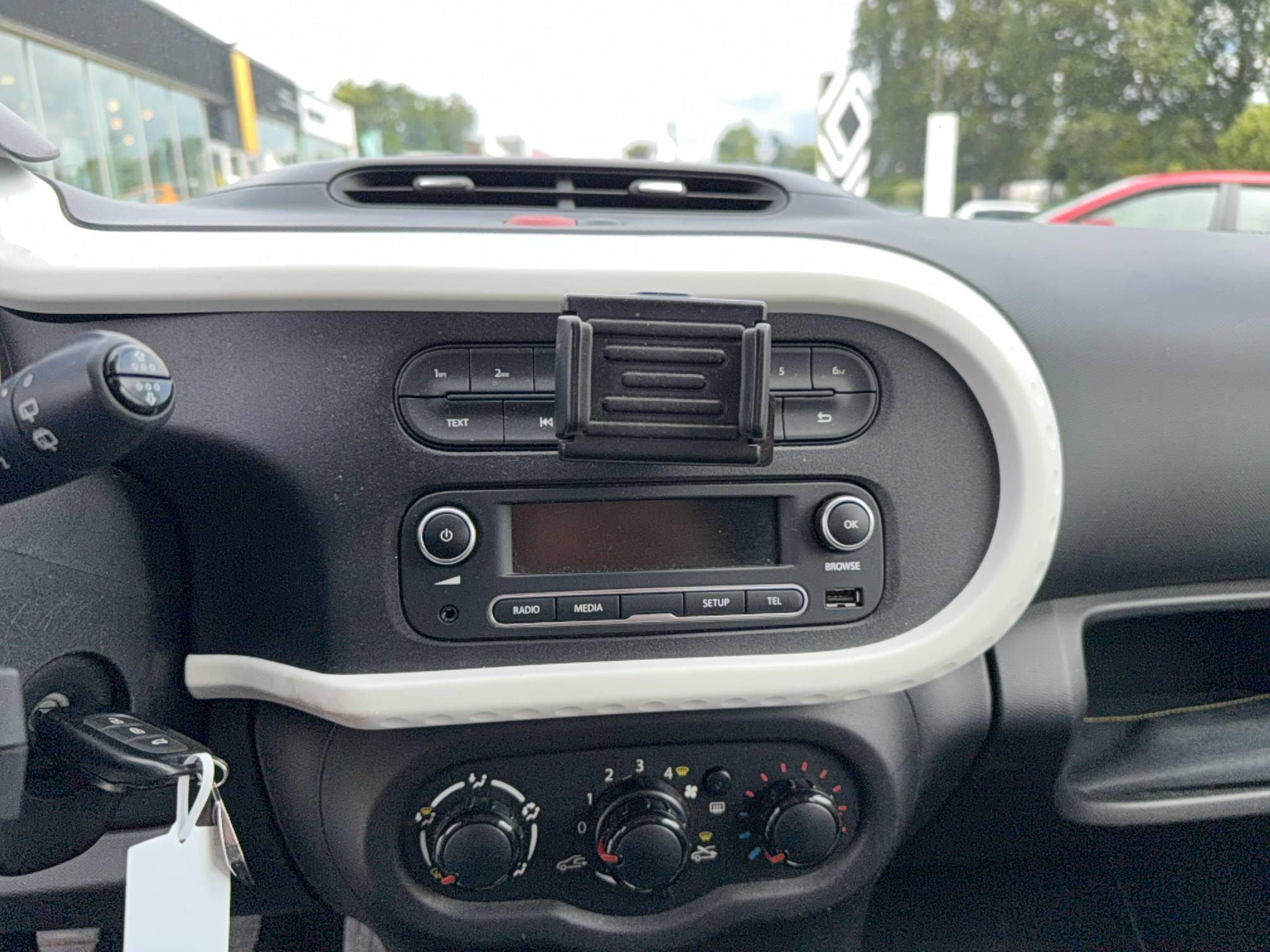 Vente en ligne Renault Twingo 3  1.0 SCe 70 BC au prix de 9 800 €