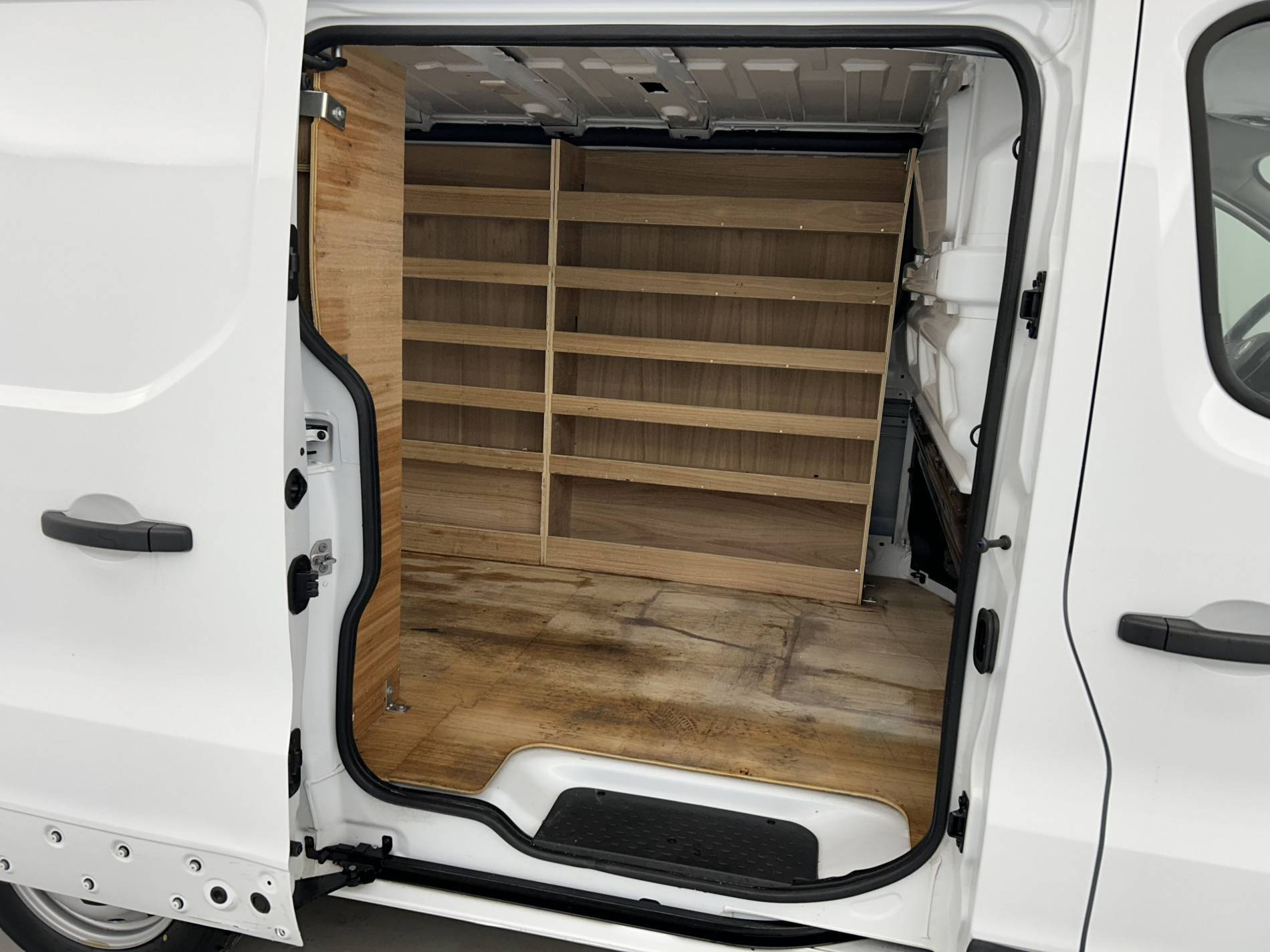 Vente en ligne Renault Trafic 3 Fourgon TRAFIC FGN L1H1 2800 KG BLUE DCI 130 au prix de 21 390 €