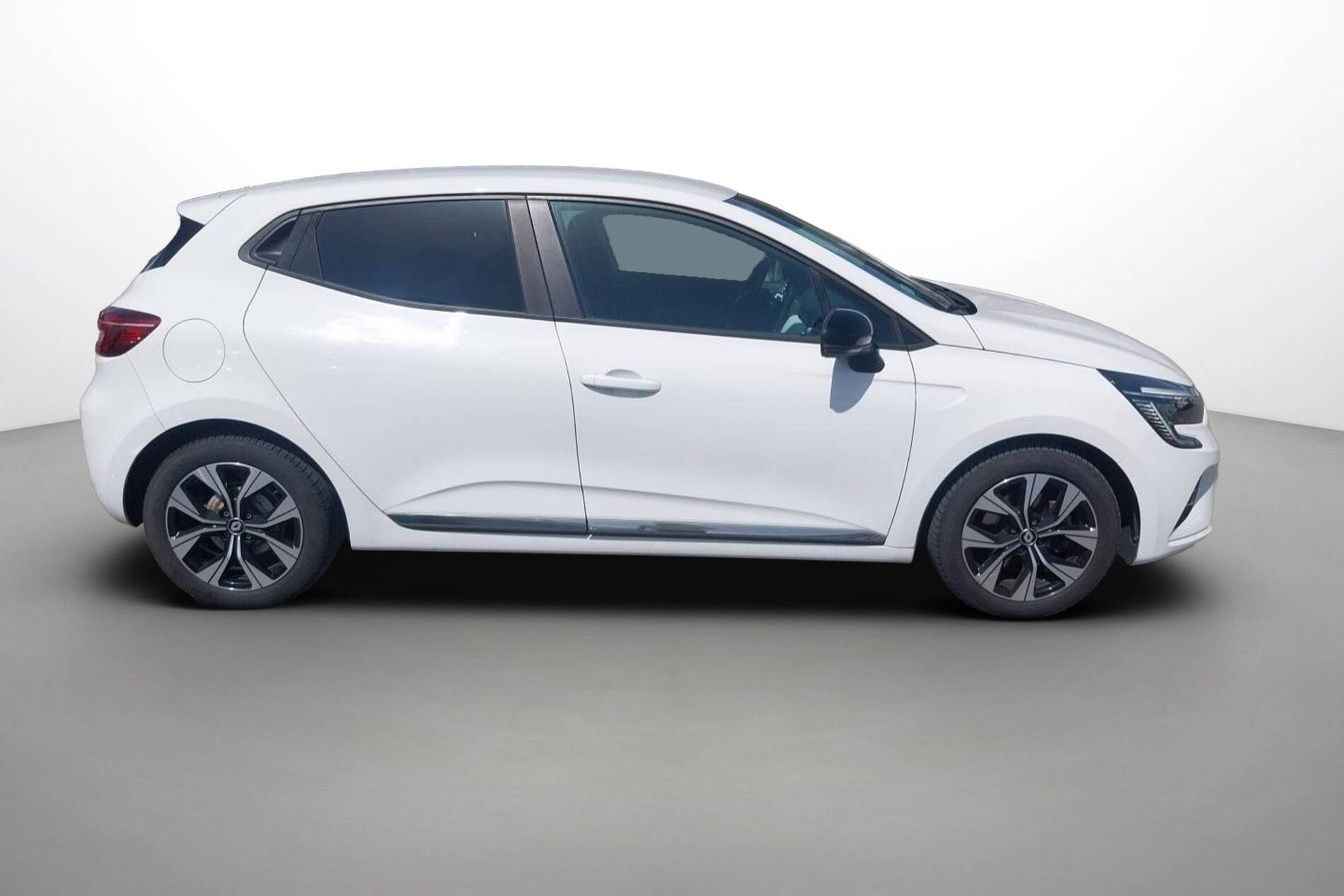 Vente en ligne Renault Clio 5 Clio E-Tech full hybrid 145 au prix de 15 990 €