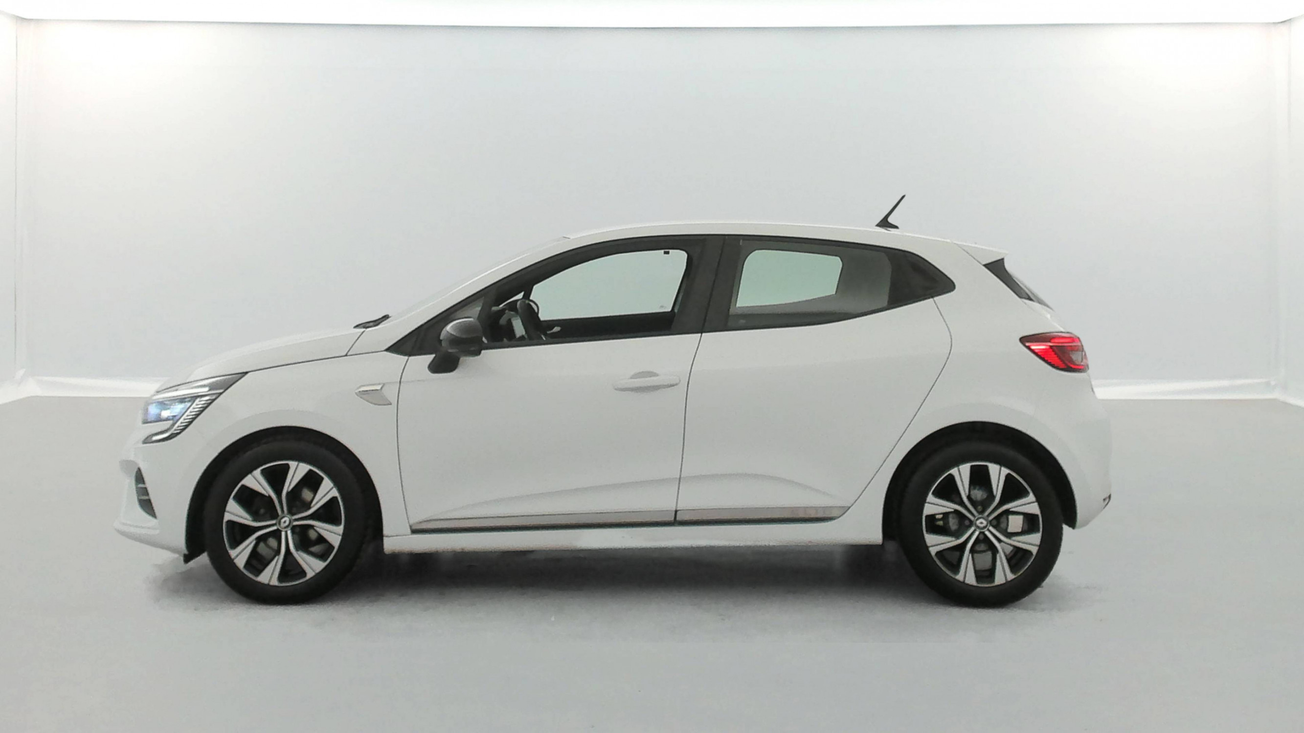 Vente en ligne Renault Clio 5 Clio TCe 90 - 21N au prix de 13 790 €