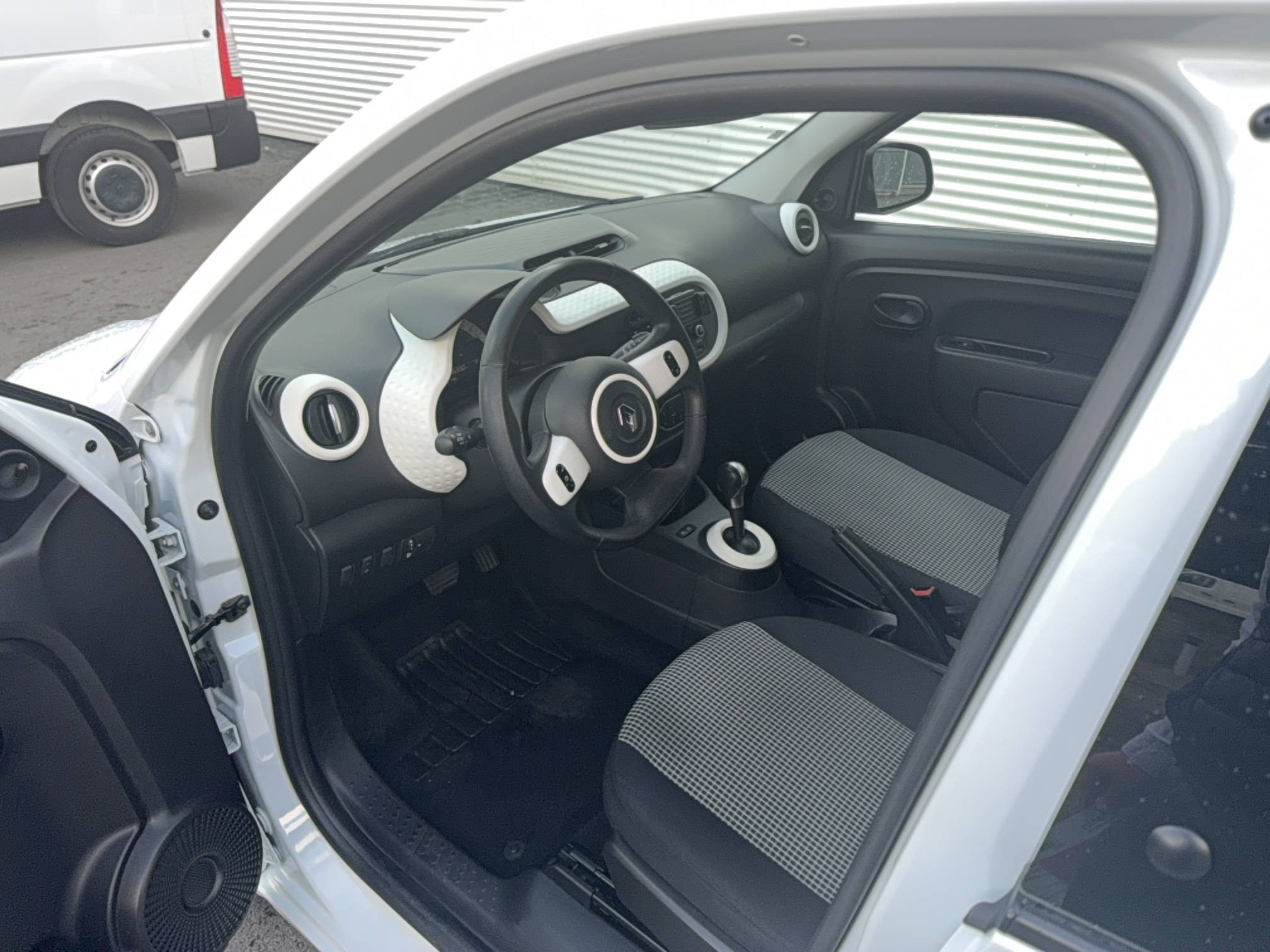 Vente en ligne Renault Twingo Electrique Twingo III E-Tech au prix de 12 990 €