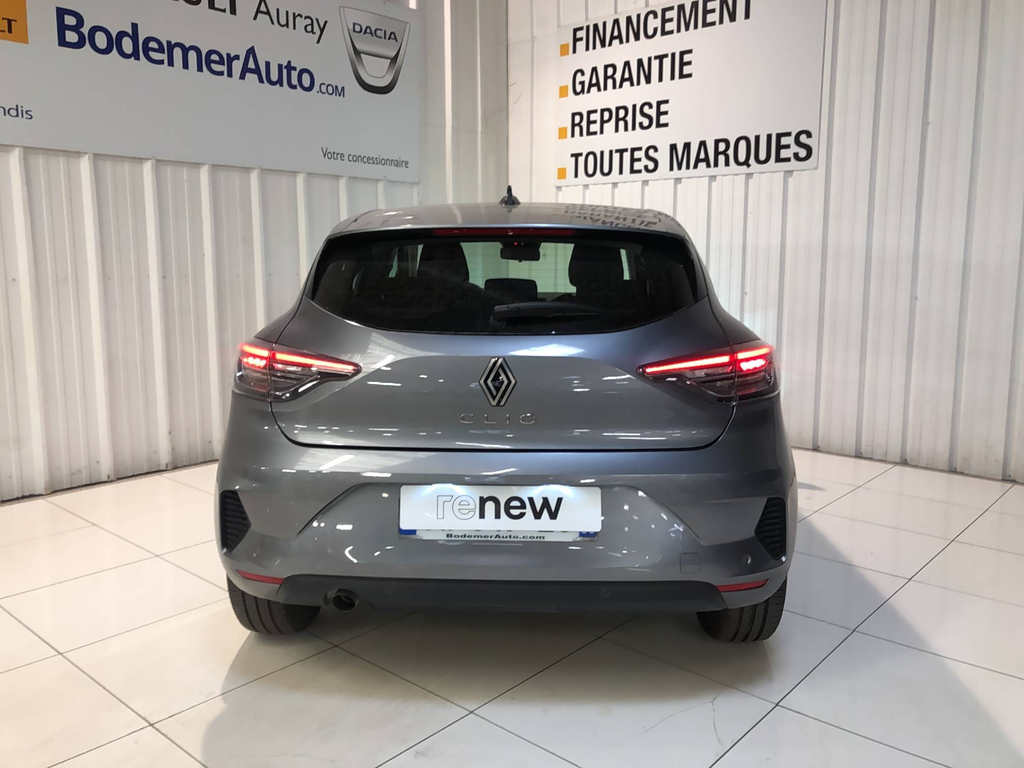 Vente en ligne Renault Clio 5 Clio TCe 90 au prix de 15 990 €
